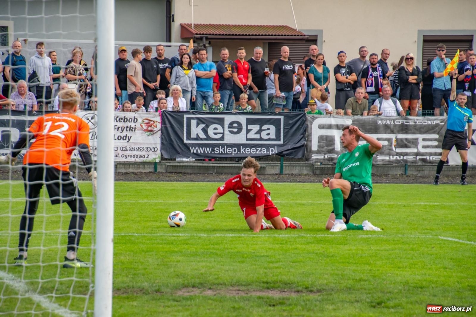 Zdjęcie w galerii na portalu naszraciborz.pl: LKS Tworków podejmował u siebie Górnika Zabrze. Walka była zacięta, wynik - nieprzeciętny [FOTO i WIDEO] wiadomości z regionu