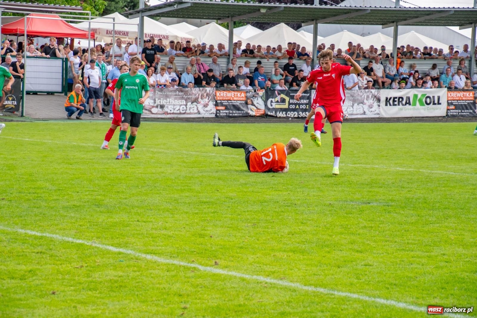 Zdjęcie w galerii na portalu naszraciborz.pl: LKS Tworków podejmował u siebie Górnika Zabrze. Walka była zacięta, wynik - nieprzeciętny [FOTO i WIDEO] wiadomości z regionu