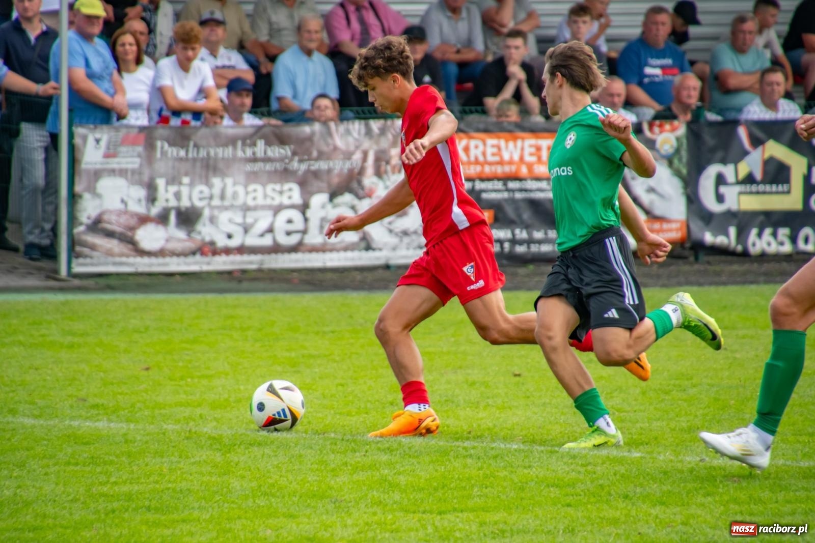 Zdjęcie w galerii na portalu naszraciborz.pl: LKS Tworków podejmował u siebie Górnika Zabrze. Walka była zacięta, wynik - nieprzeciętny [FOTO i WIDEO] wiadomości z regionu