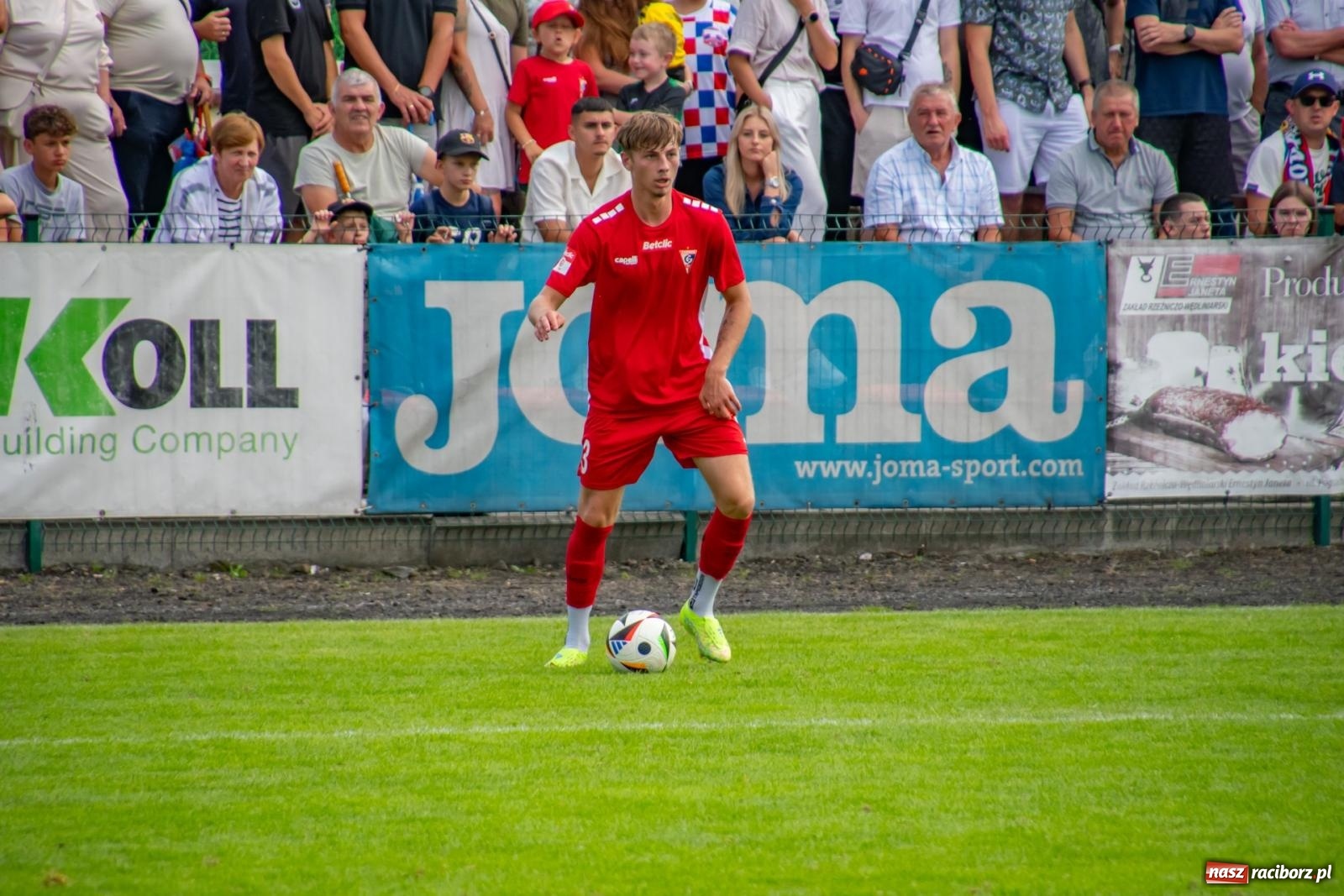 Zdjęcie w galerii na portalu naszraciborz.pl: LKS Tworków podejmował u siebie Górnika Zabrze. Walka była zacięta, wynik - nieprzeciętny [FOTO i WIDEO] wiadomości z regionu
