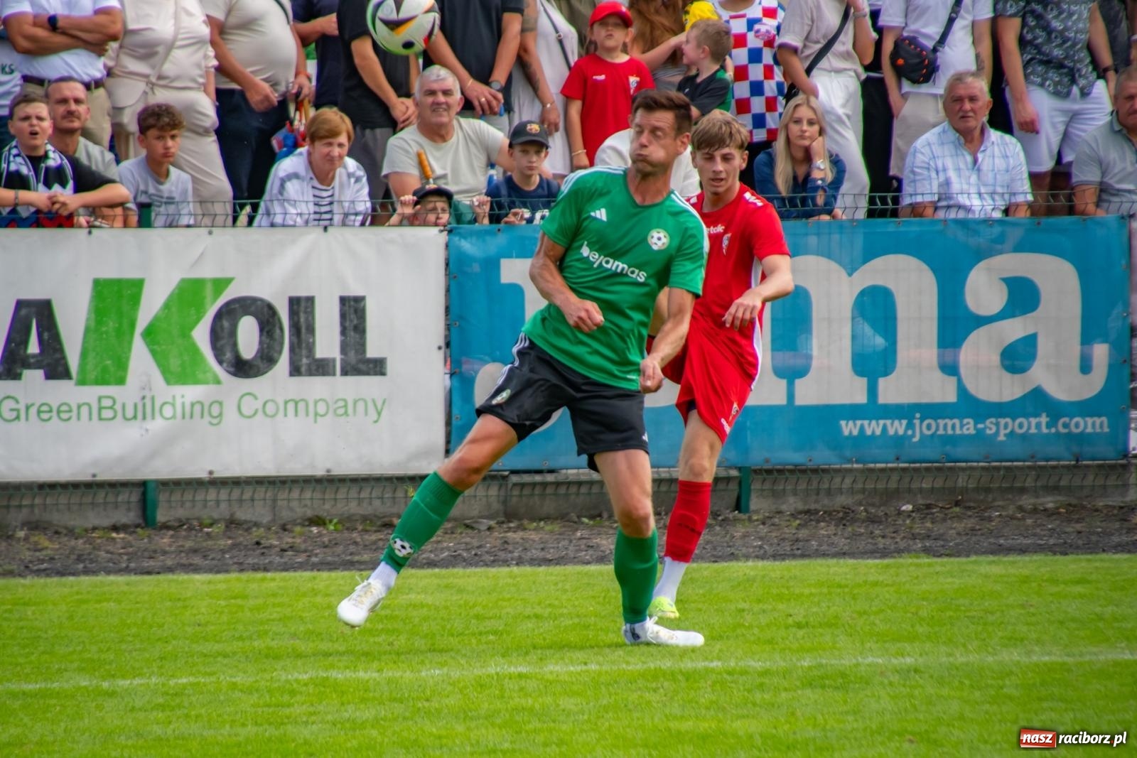 Zdjęcie w galerii na portalu naszraciborz.pl: LKS Tworków podejmował u siebie Górnika Zabrze. Walka była zacięta, wynik - nieprzeciętny [FOTO i WIDEO] wiadomości z regionu