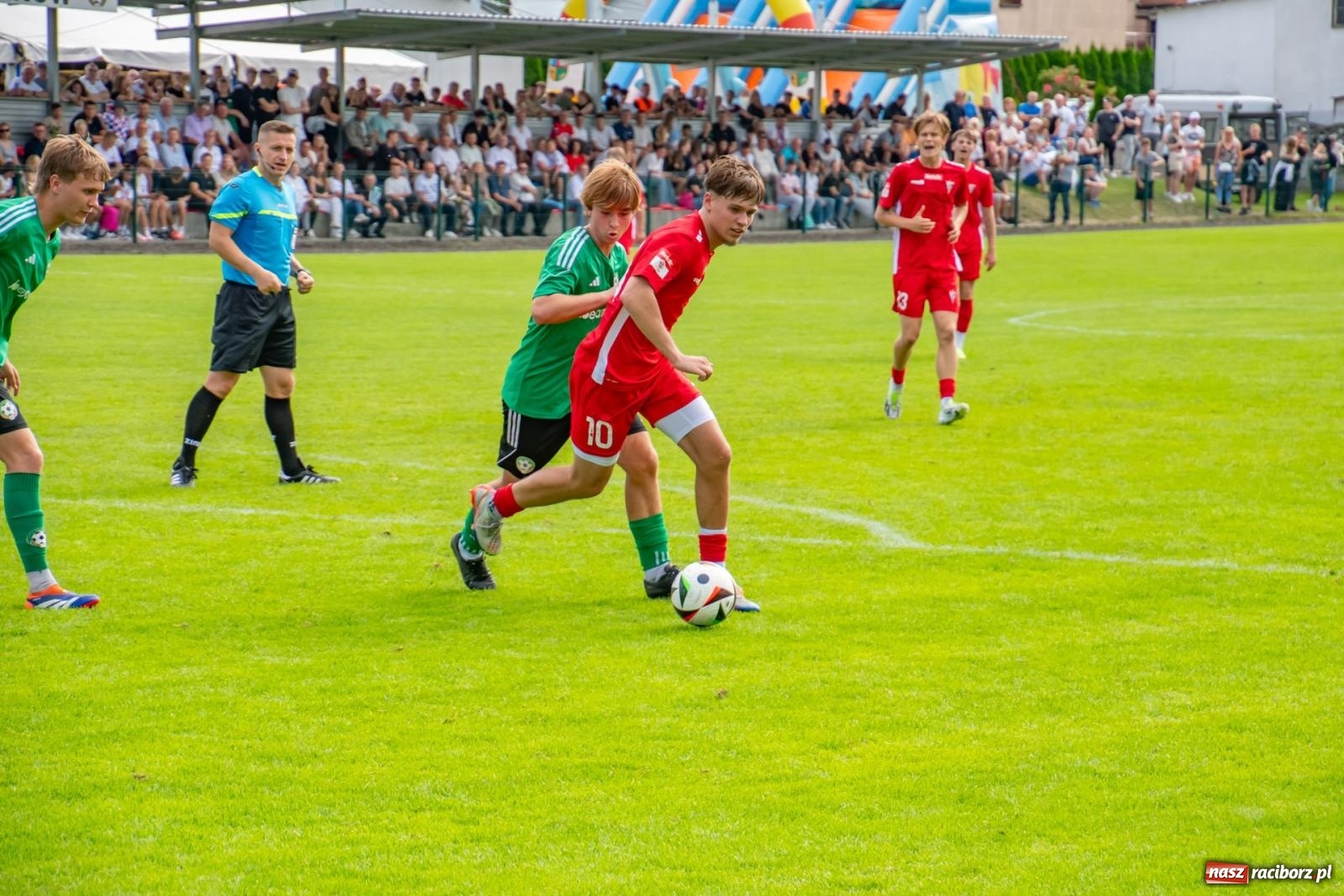 Zdjęcie w galerii na portalu naszraciborz.pl: LKS Tworków podejmował u siebie Górnika Zabrze. Walka była zacięta, wynik - nieprzeciętny [FOTO i WIDEO] wiadomości z regionu