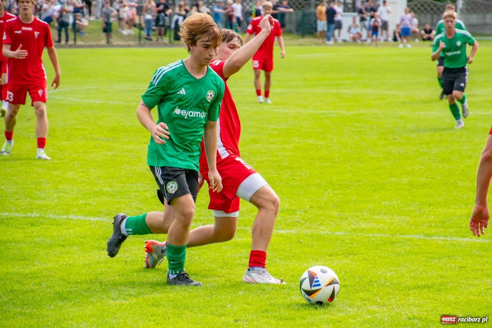 Zdjęcie w galerii na portalu naszraciborz.pl: LKS Tworków podejmował u siebie Górnika Zabrze. Walka była zacięta, wynik - nieprzeciętny [FOTO i WIDEO] wiadomości z regionu