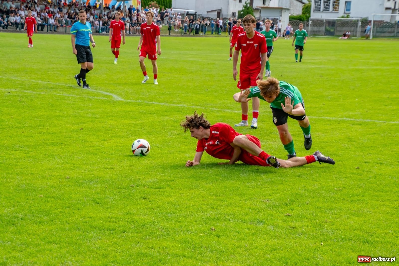 Zdjęcie w galerii na portalu naszraciborz.pl: LKS Tworków podejmował u siebie Górnika Zabrze. Walka była zacięta, wynik - nieprzeciętny [FOTO i WIDEO] wiadomości z regionu