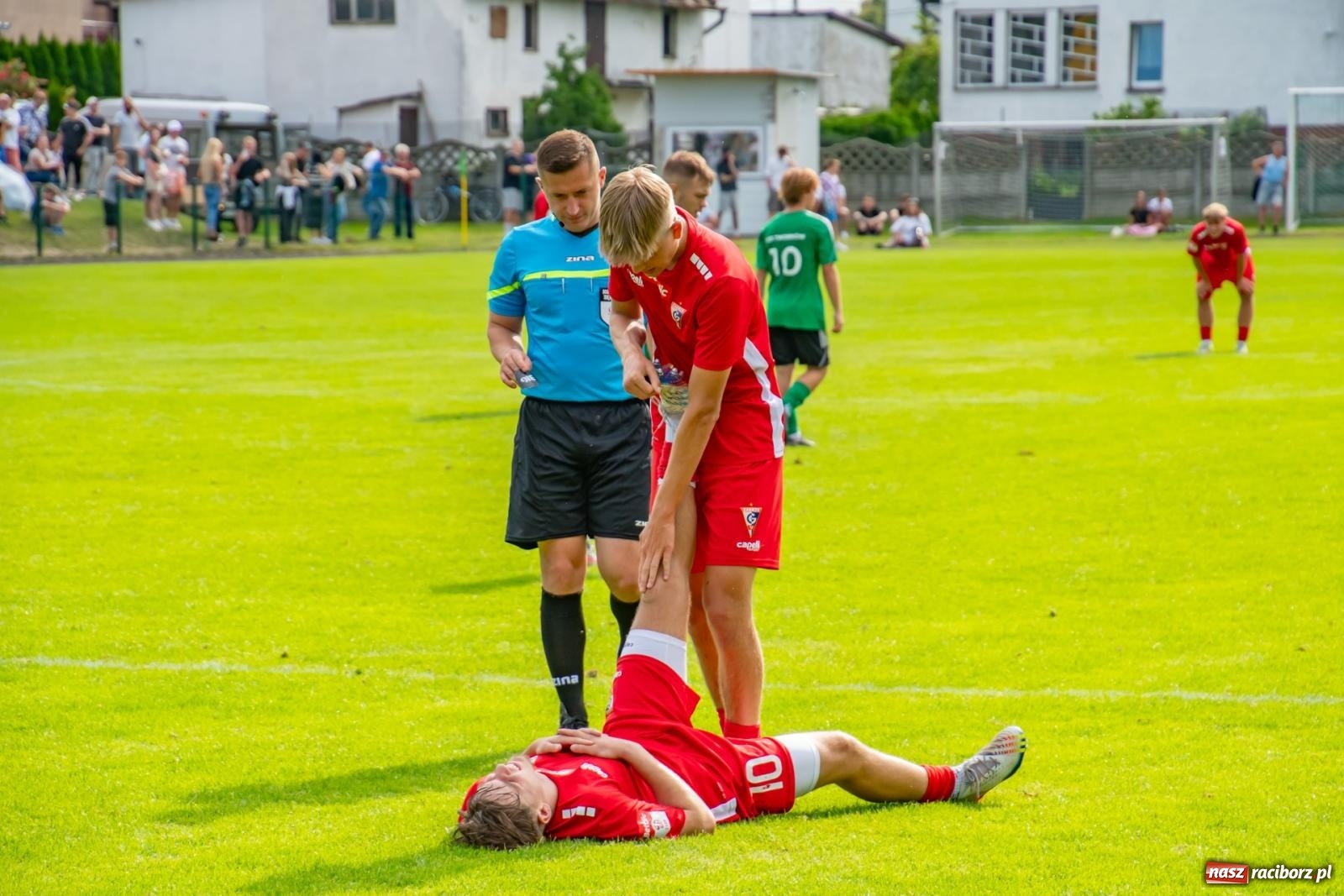Zdjęcie w galerii na portalu naszraciborz.pl: LKS Tworków podejmował u siebie Górnika Zabrze. Walka była zacięta, wynik - nieprzeciętny [FOTO i WIDEO] wiadomości z regionu