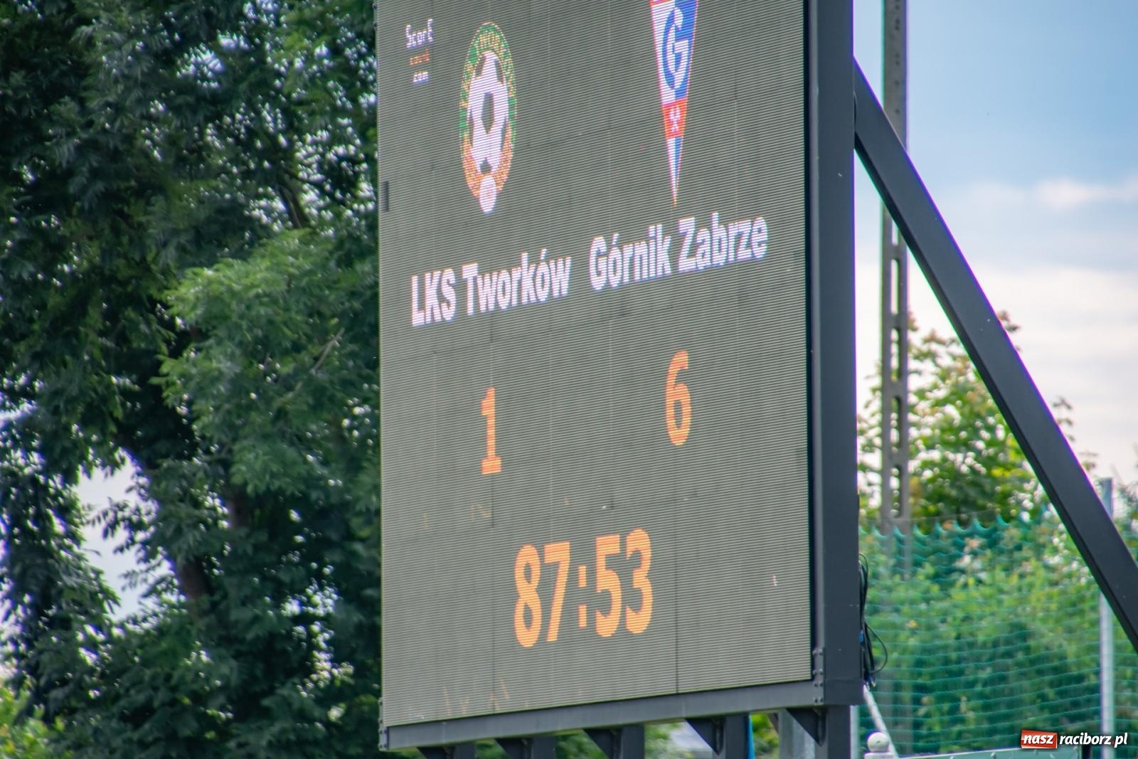 Zdjęcie w galerii na portalu naszraciborz.pl: LKS Tworków podejmował u siebie Górnika Zabrze. Walka była zacięta, wynik - nieprzeciętny [FOTO i WIDEO] wiadomości z regionu