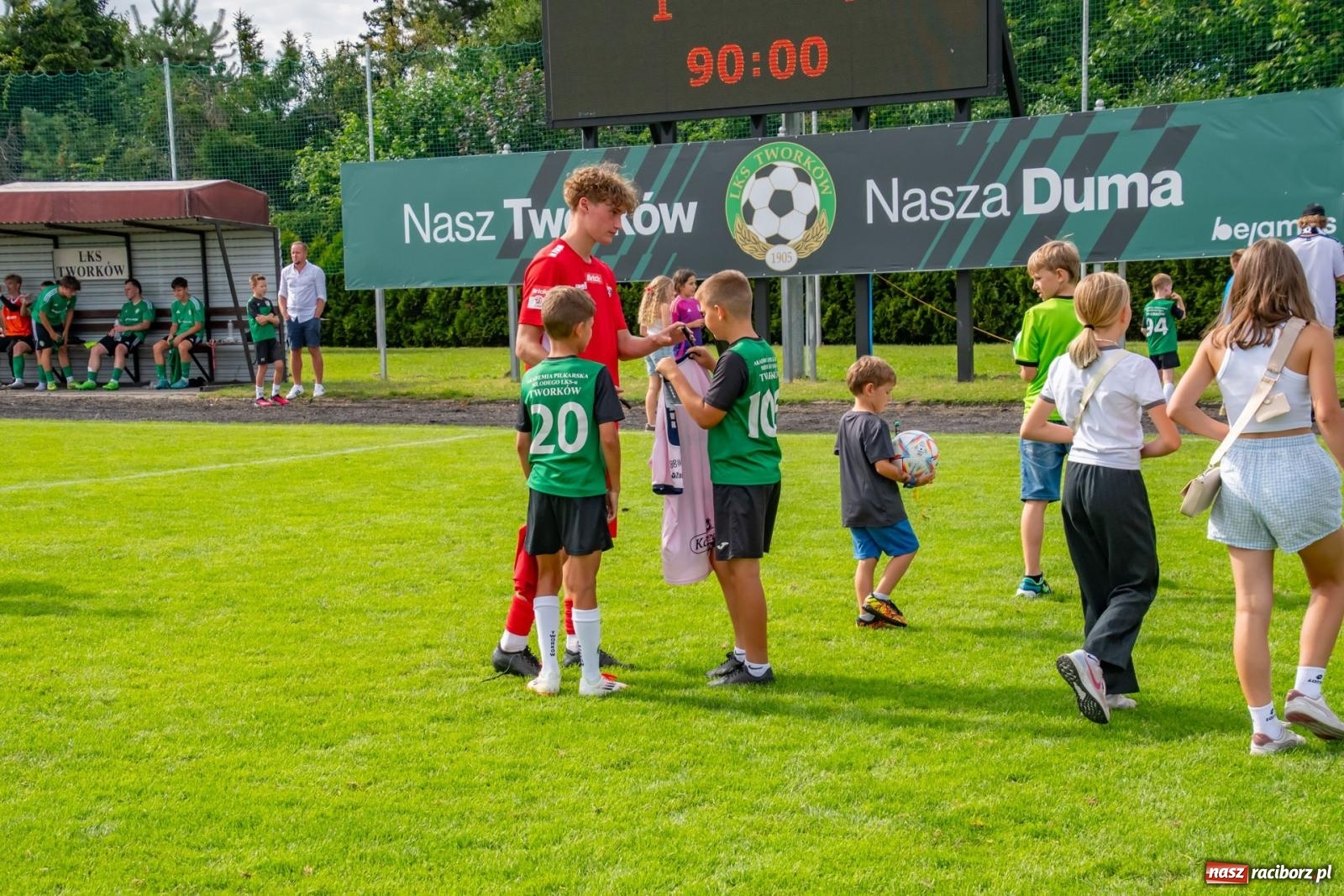 Zdjęcie w galerii na portalu naszraciborz.pl: LKS Tworków podejmował u siebie Górnika Zabrze. Walka była zacięta, wynik - nieprzeciętny [FOTO i WIDEO] wiadomości z regionu