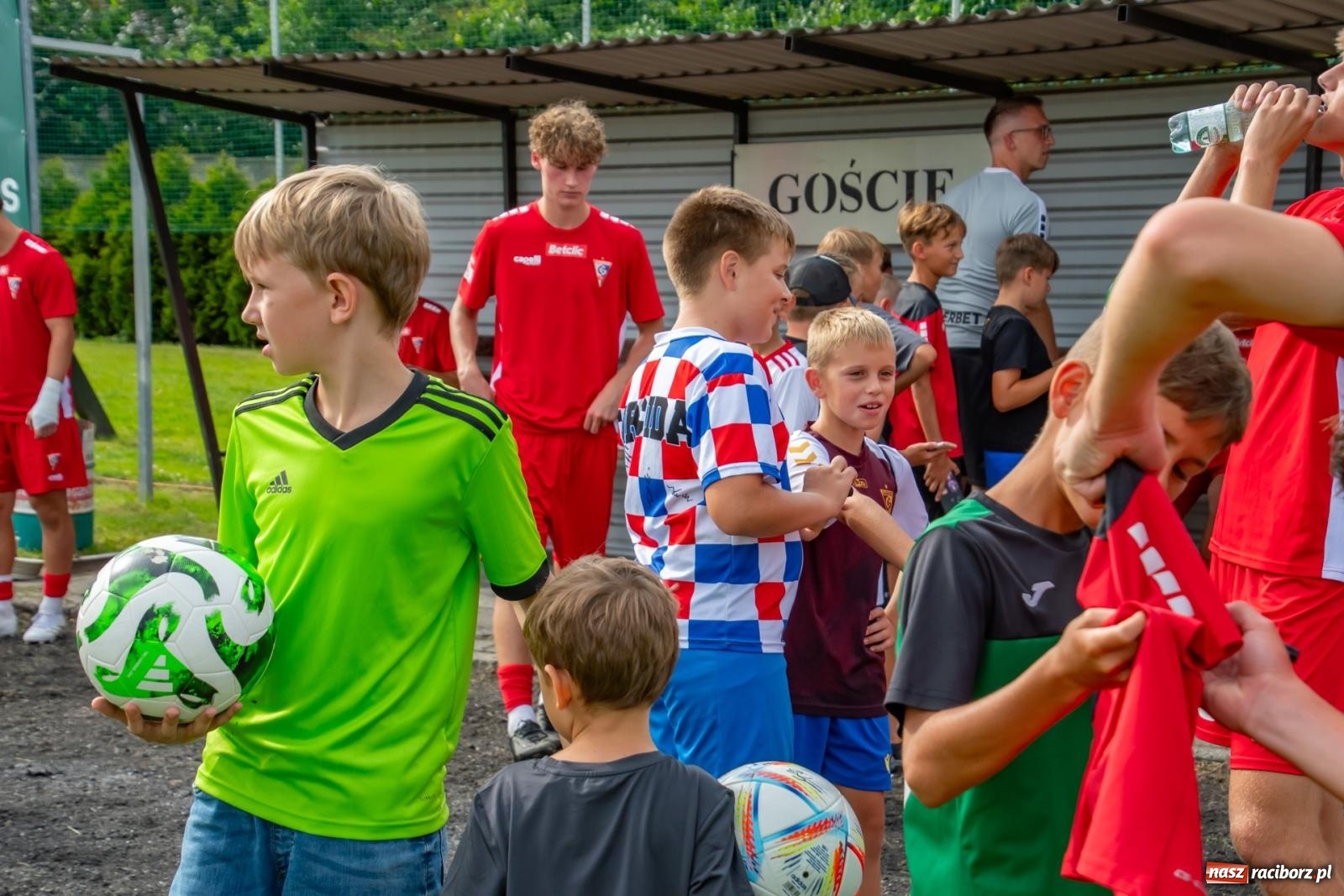 Zdjęcie w galerii na portalu naszraciborz.pl: LKS Tworków podejmował u siebie Górnika Zabrze. Walka była zacięta, wynik - nieprzeciętny [FOTO i WIDEO] wiadomości z regionu