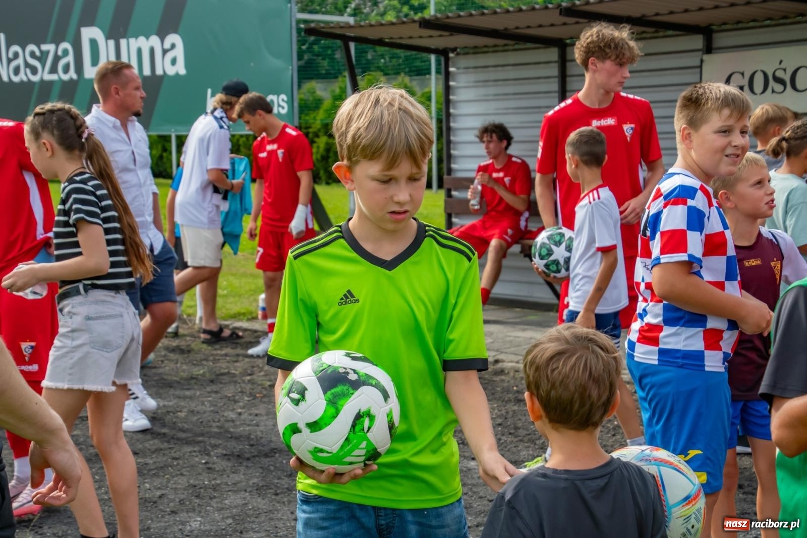 Zdjęcie w galerii na portalu naszraciborz.pl: LKS Tworków podejmował u siebie Górnika Zabrze. Walka była zacięta, wynik - nieprzeciętny [FOTO i WIDEO] wiadomości z regionu