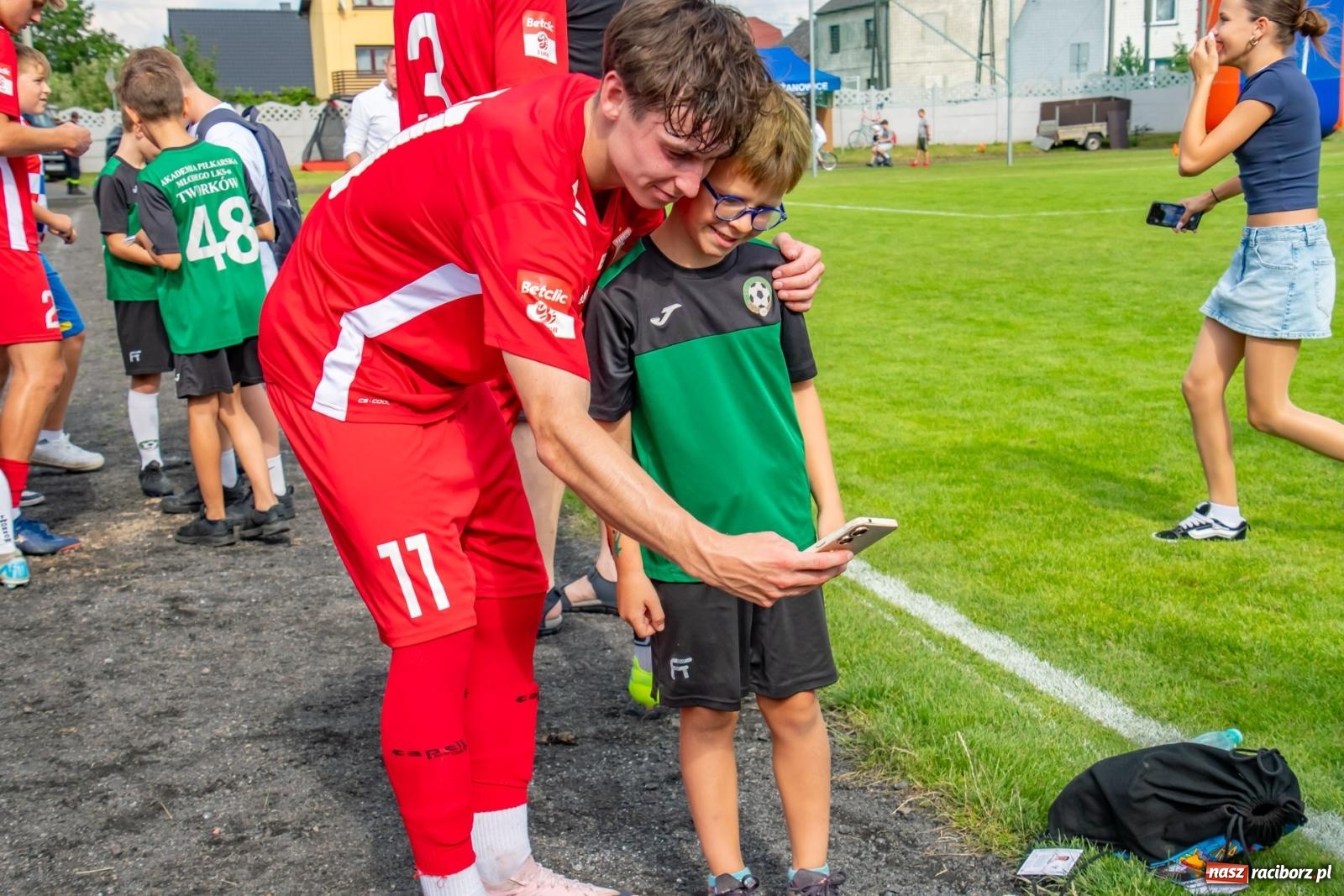 Zdjęcie w galerii na portalu naszraciborz.pl: LKS Tworków podejmował u siebie Górnika Zabrze. Walka była zacięta, wynik - nieprzeciętny [FOTO i WIDEO] wiadomości z regionu