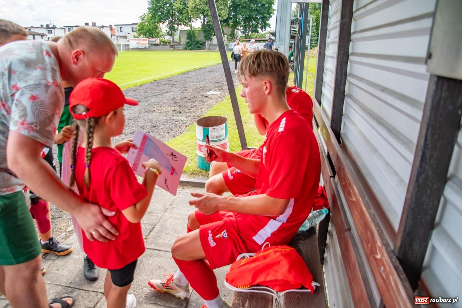 Zdjęcie w galerii na portalu naszraciborz.pl: LKS Tworków podejmował u siebie Górnika Zabrze. Walka była zacięta, wynik - nieprzeciętny [FOTO i WIDEO] wiadomości z regionu