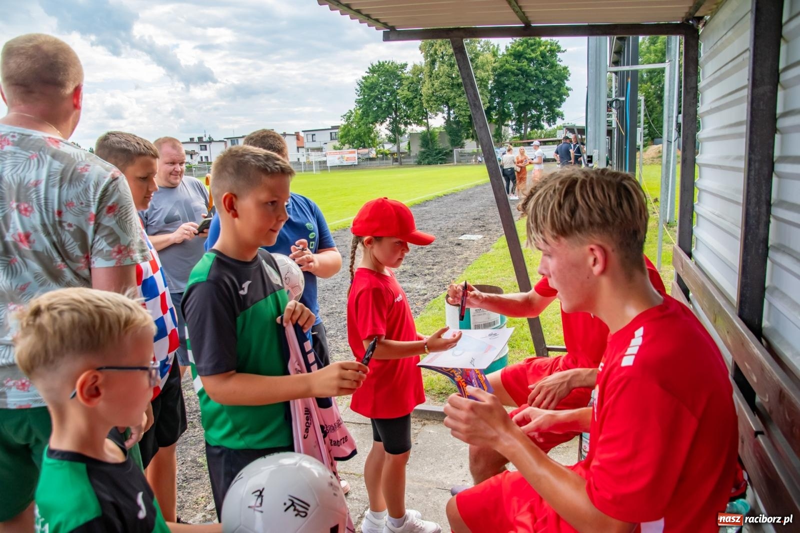 Zdjęcie w galerii na portalu naszraciborz.pl: LKS Tworków podejmował u siebie Górnika Zabrze. Walka była zacięta, wynik - nieprzeciętny [FOTO i WIDEO] wiadomości z regionu