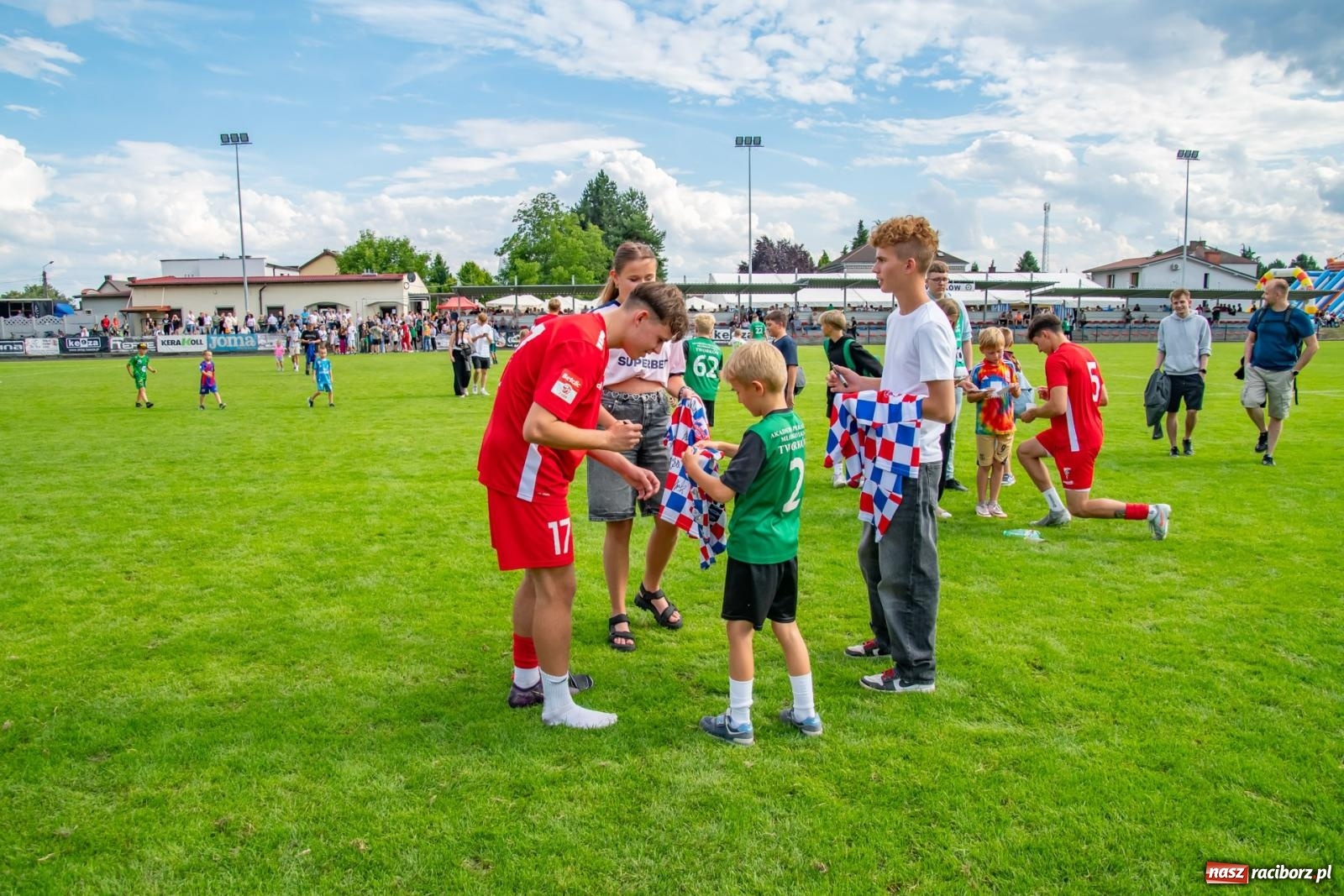 Zdjęcie w galerii na portalu naszraciborz.pl: LKS Tworków podejmował u siebie Górnika Zabrze. Walka była zacięta, wynik - nieprzeciętny [FOTO i WIDEO] wiadomości z regionu