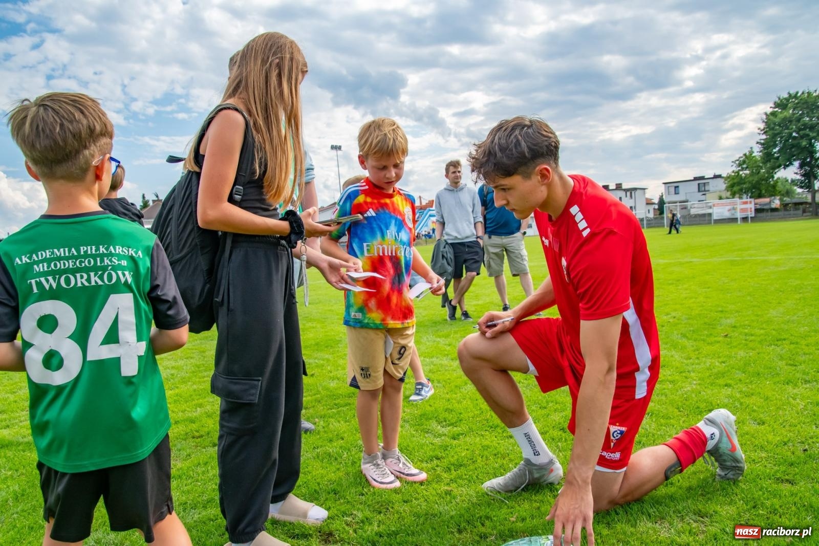 Zdjęcie w galerii na portalu naszraciborz.pl: LKS Tworków podejmował u siebie Górnika Zabrze. Walka była zacięta, wynik - nieprzeciętny [FOTO i WIDEO] wiadomości z regionu