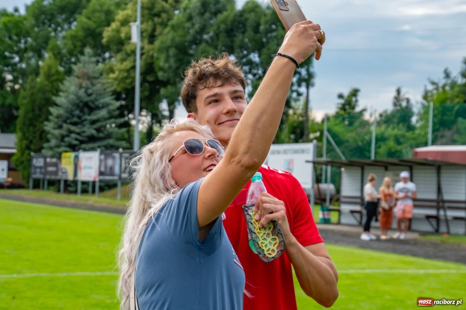 Zdjęcie w galerii na portalu naszraciborz.pl: LKS Tworków podejmował u siebie Górnika Zabrze. Walka była zacięta, wynik - nieprzeciętny [FOTO i WIDEO] wiadomości z regionu