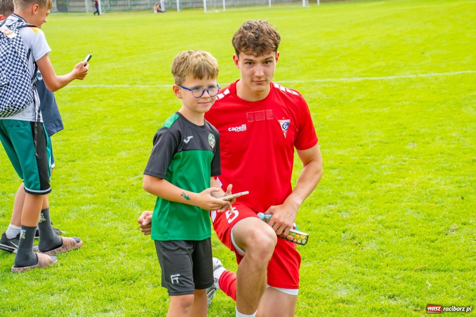 Zdjęcie w galerii na portalu naszraciborz.pl: LKS Tworków podejmował u siebie Górnika Zabrze. Walka była zacięta, wynik - nieprzeciętny [FOTO i WIDEO] wiadomości z regionu