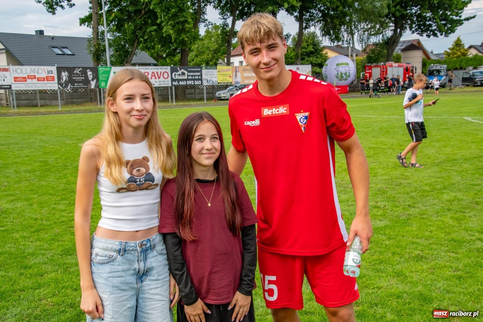 Zdjęcie w galerii na portalu naszraciborz.pl: LKS Tworków podejmował u siebie Górnika Zabrze. Walka była zacięta, wynik - nieprzeciętny [FOTO i WIDEO] wiadomości z regionu