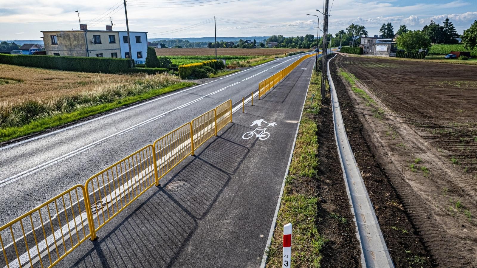 Zdjęcie w galerii na portalu naszraciborz.pl: Ciąg rowerowo-pieszy w Rudniku i Miedoni gotowy. Inwestycja GDDKiA kosztowała ponad 9,2 mln zł wiadomości z regionu
