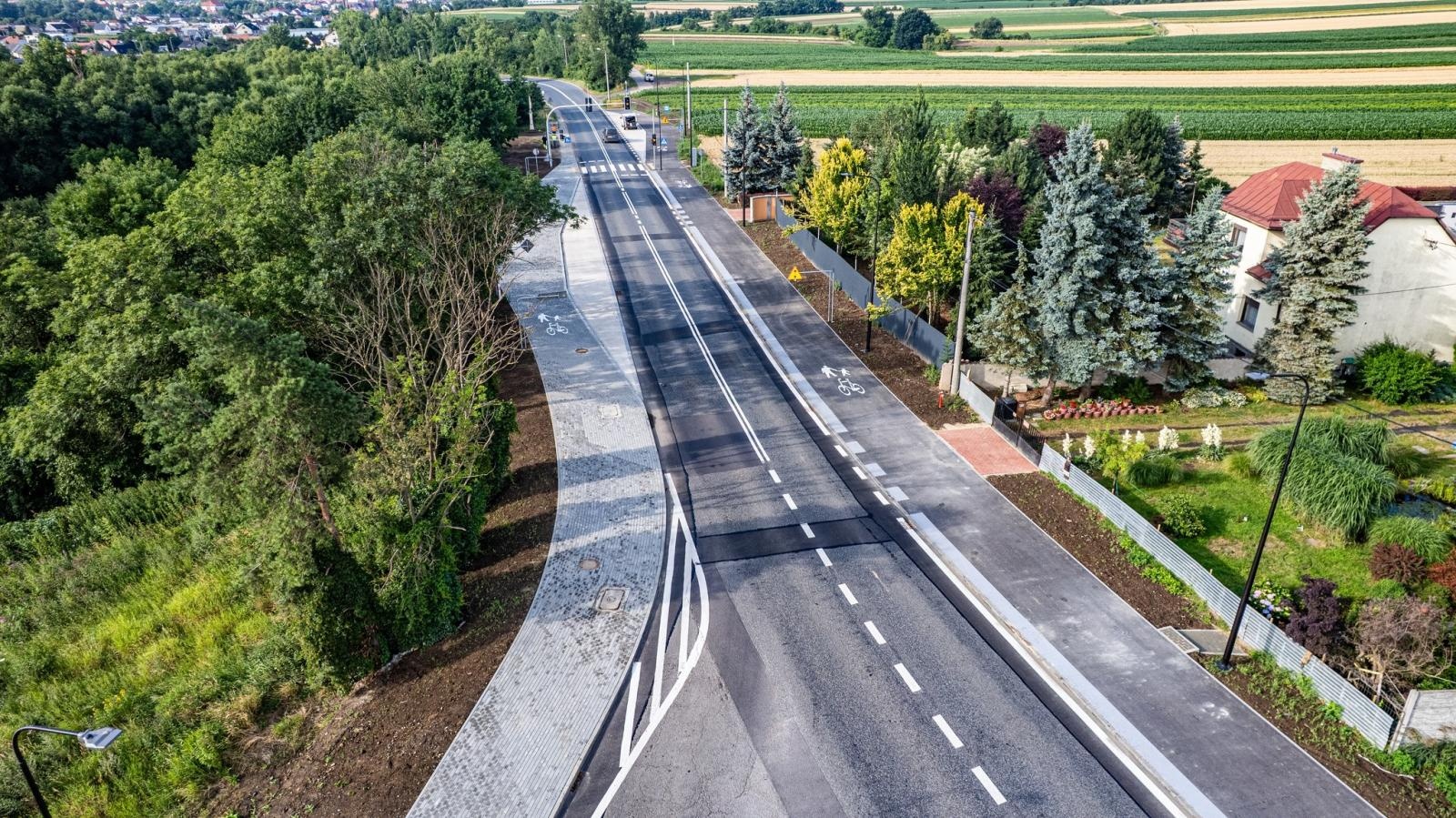 Zdjęcie w galerii na portalu naszraciborz.pl: Ciąg rowerowo-pieszy w Rudniku i Miedoni gotowy. Inwestycja GDDKiA kosztowała ponad 9,2 mln zł wiadomości z regionu