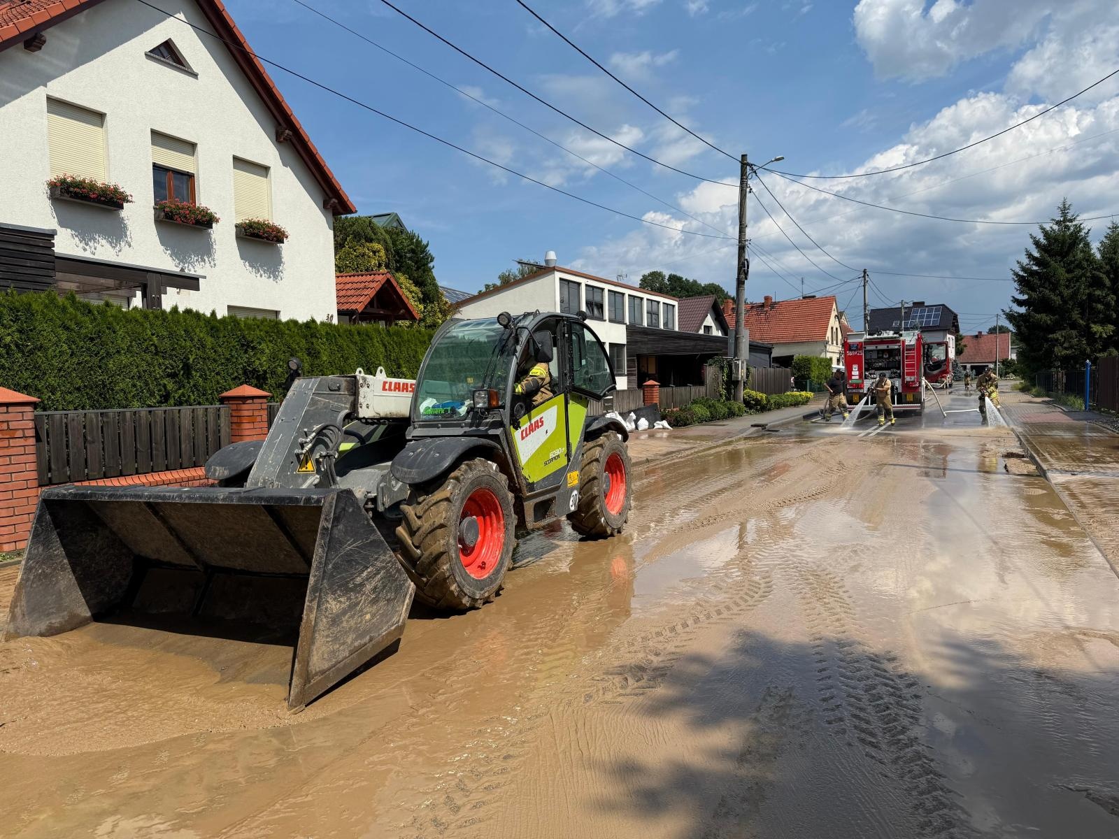 Zdjęcie w galerii na portalu naszraciborz.pl: Ulewa sparaliżowała drogi. Gwałtowne opady po południu zablokowały trasy w powiecie raciborskim wiadomości z regionu