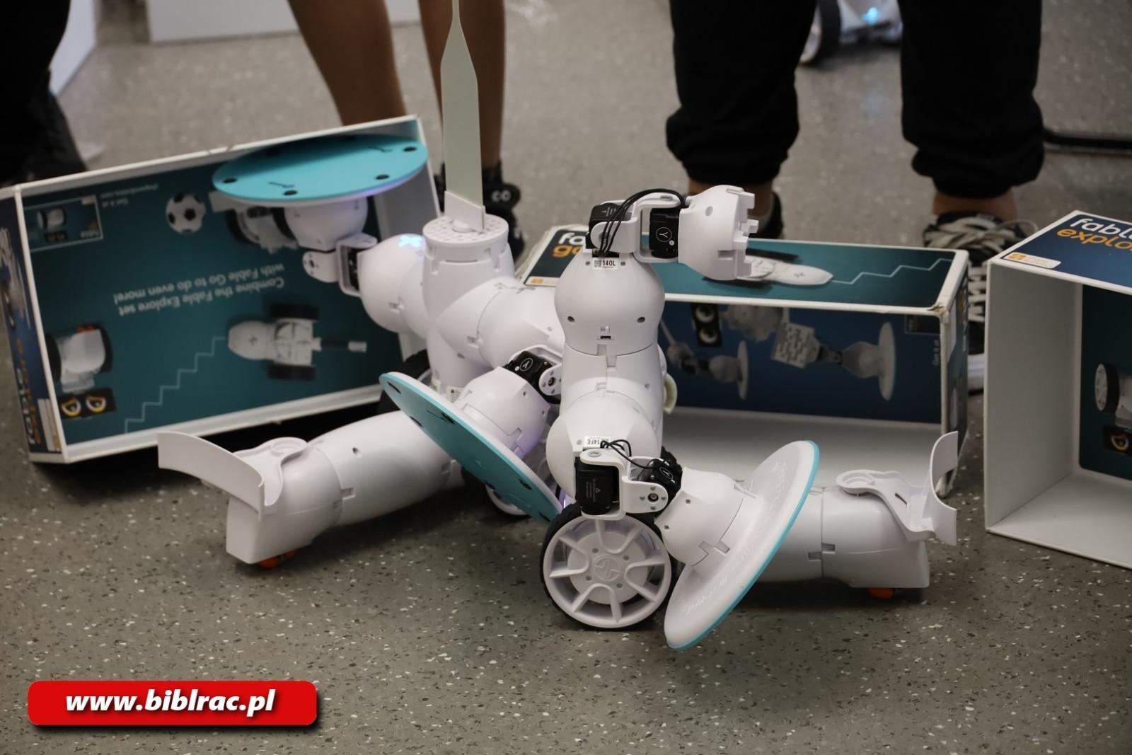 Zdjęcie w galerii na portalu naszraciborz.pl: Walki robotów w raciborskiej bibliotece wiadomości z regionu