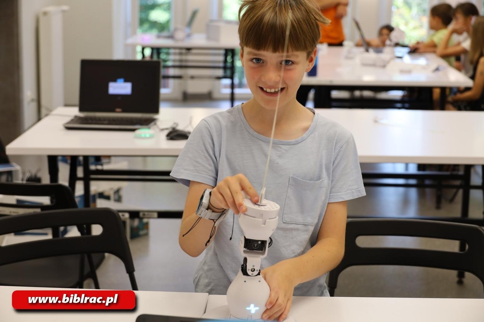 Zdjęcie w galerii na portalu naszraciborz.pl: Walki robotów w raciborskiej bibliotece wiadomości z regionu