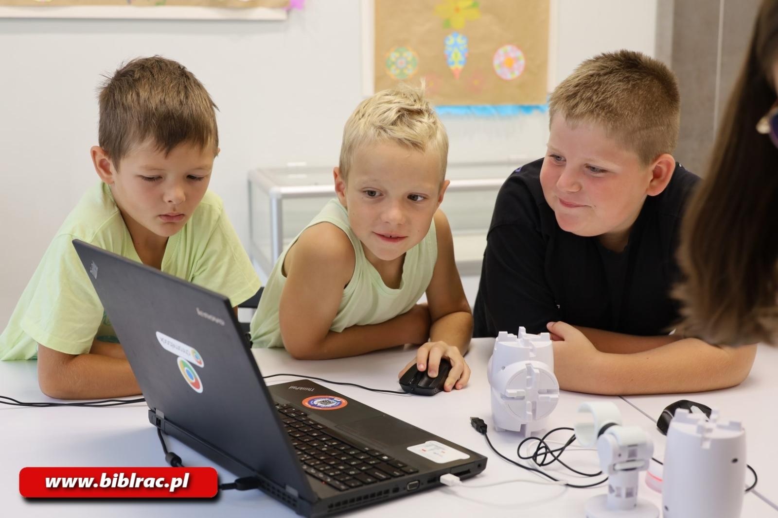 Zdjęcie w galerii na portalu naszraciborz.pl: Walki robotów w raciborskiej bibliotece wiadomości z regionu