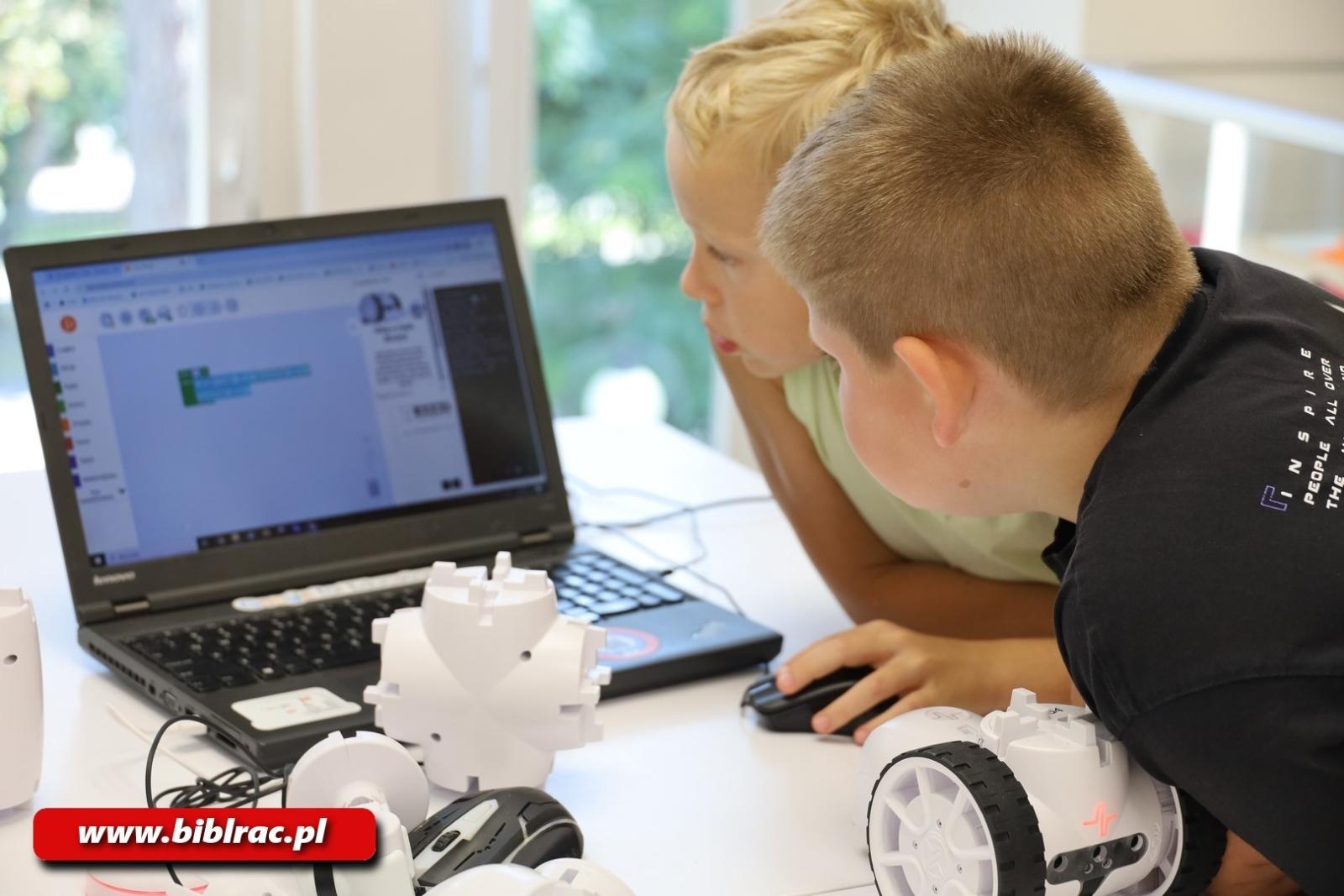 Zdjęcie w galerii na portalu naszraciborz.pl: Walki robotów w raciborskiej bibliotece wiadomości z regionu