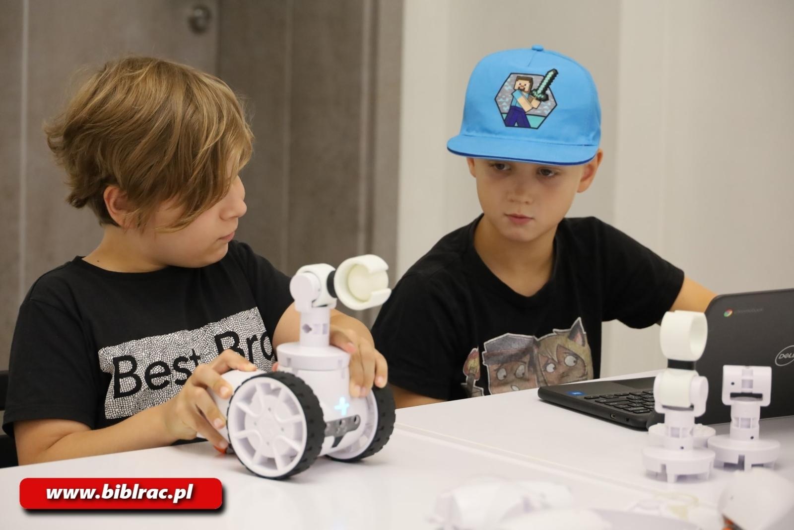 Zdjęcie w galerii na portalu naszraciborz.pl: Walki robotów w raciborskiej bibliotece wiadomości z regionu