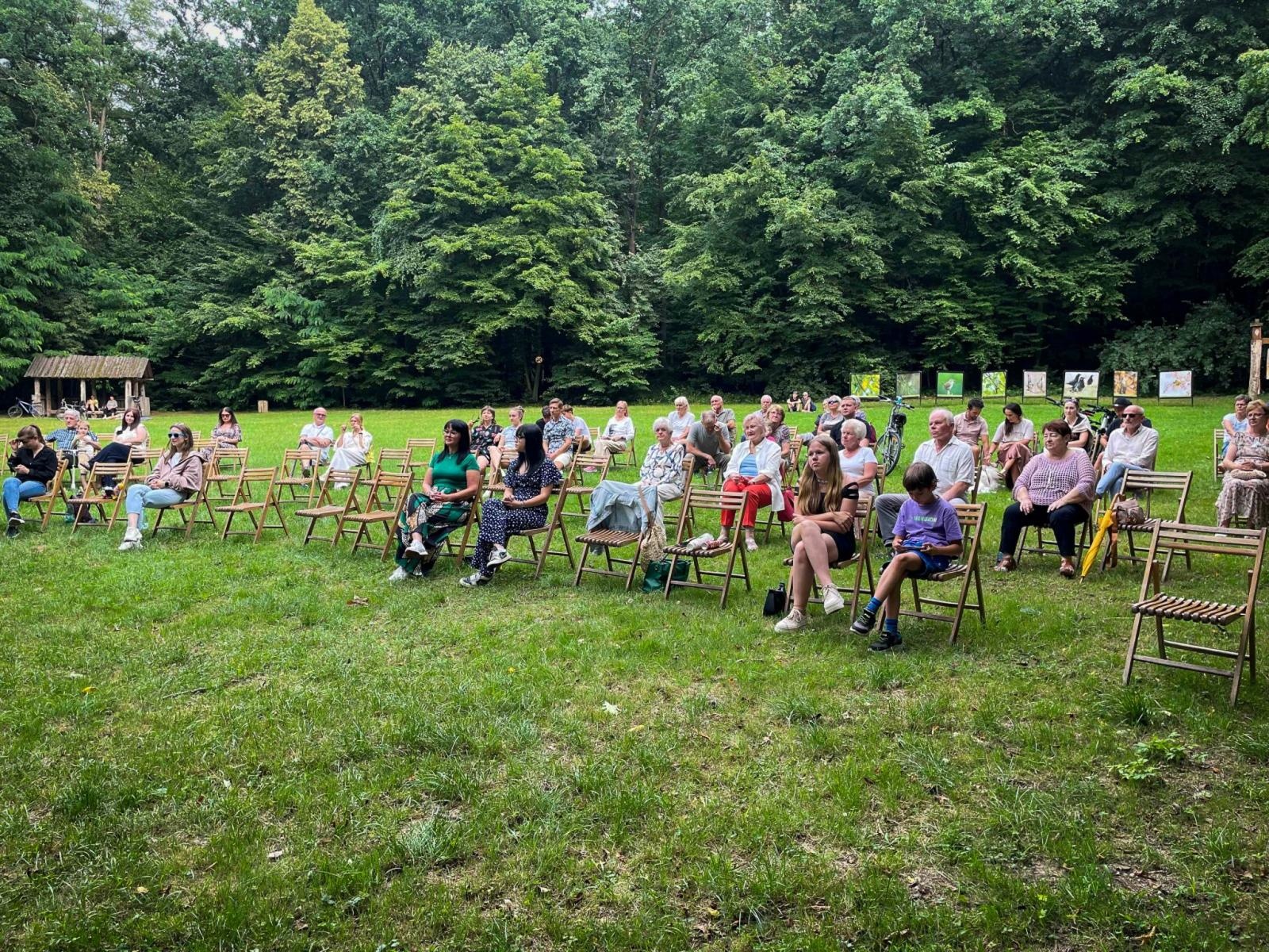 Zdjęcie w galerii na portalu naszraciborz.pl: Magiczny koncert Historie z notatnika w Arboretum Bramy Morawskiej wiadomości z regionu
