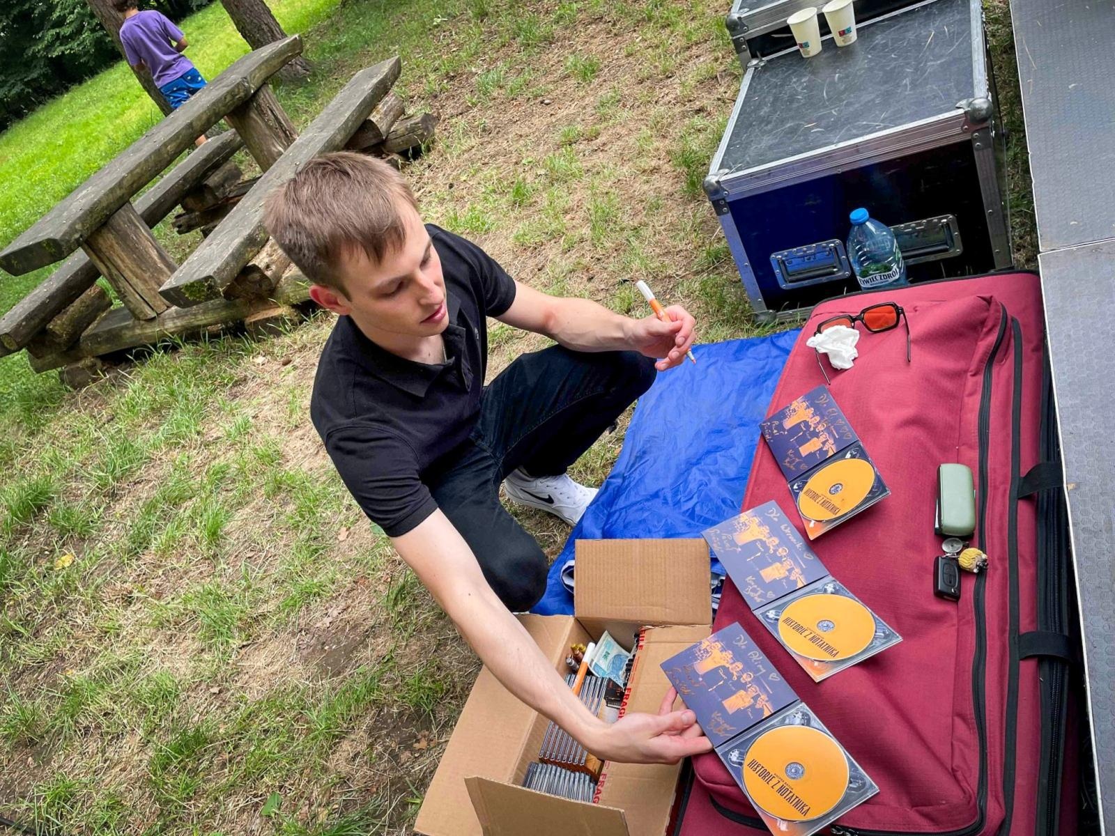 Zdjęcie w galerii na portalu naszraciborz.pl: Magiczny koncert Historie z notatnika w Arboretum Bramy Morawskiej wiadomości z regionu