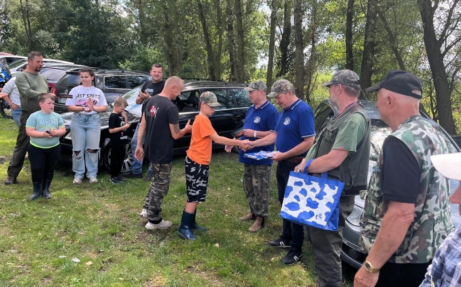 Zdjęcie w galerii na portalu naszraciborz.pl: Wędkarstwo łączy pokolenia – Puchar Wójta Gminy Nędza wręczony wiadomości z regionu