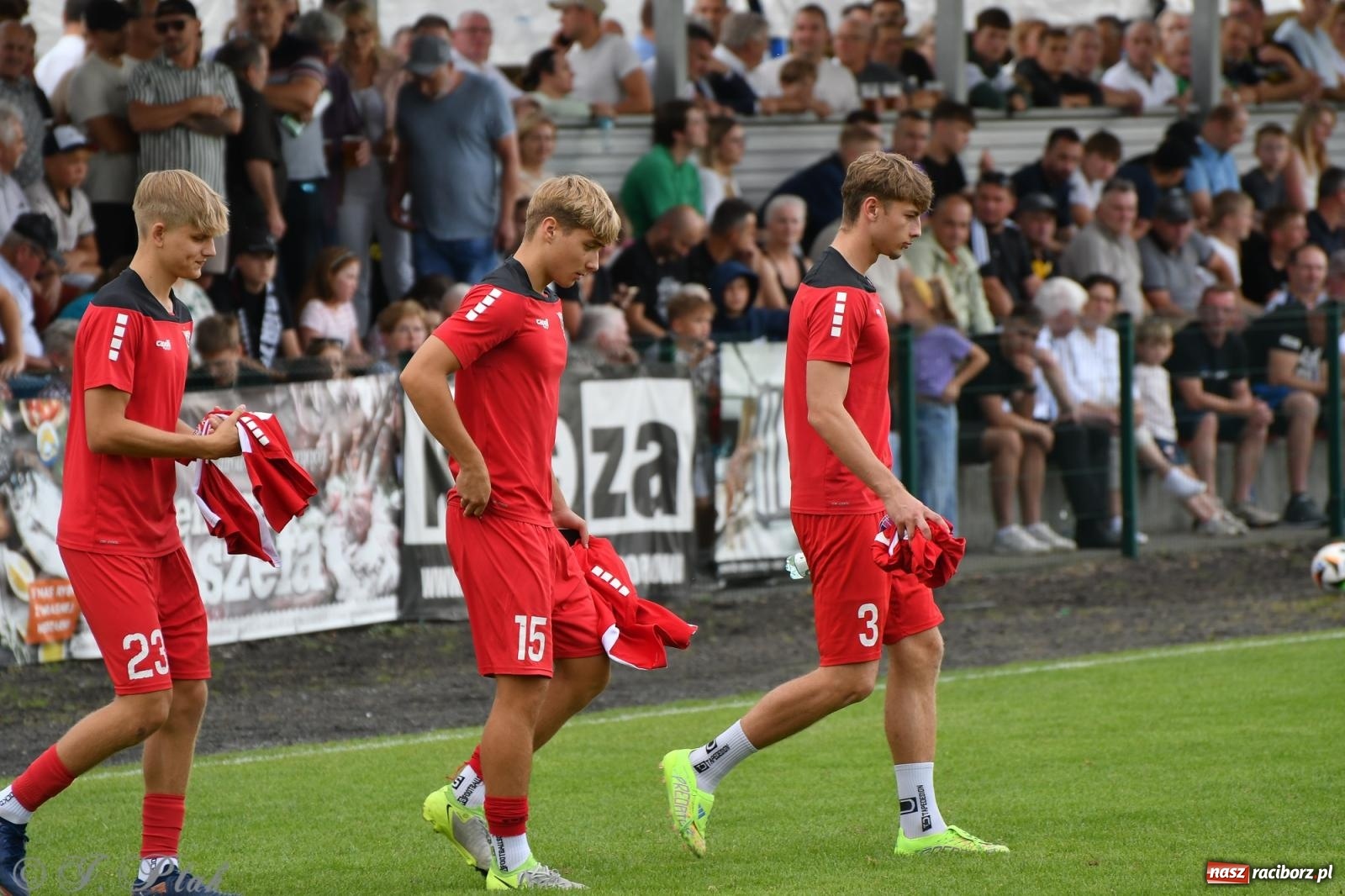 Zdjęcie w galerii na portalu naszraciborz.pl: Tworków – nobilitacja i ukłon Górnika Zabrze. 120-lecie LKS z meczem, który przejdzie do historii wiadomości z regionu