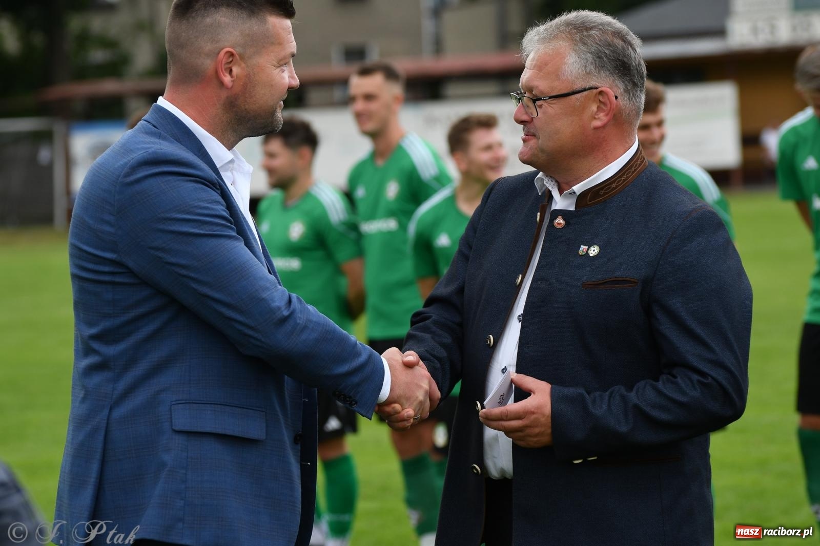 Zdjęcie w galerii na portalu naszraciborz.pl: Tworków – nobilitacja i ukłon Górnika Zabrze. 120-lecie LKS z meczem, który przejdzie do historii wiadomości z regionu