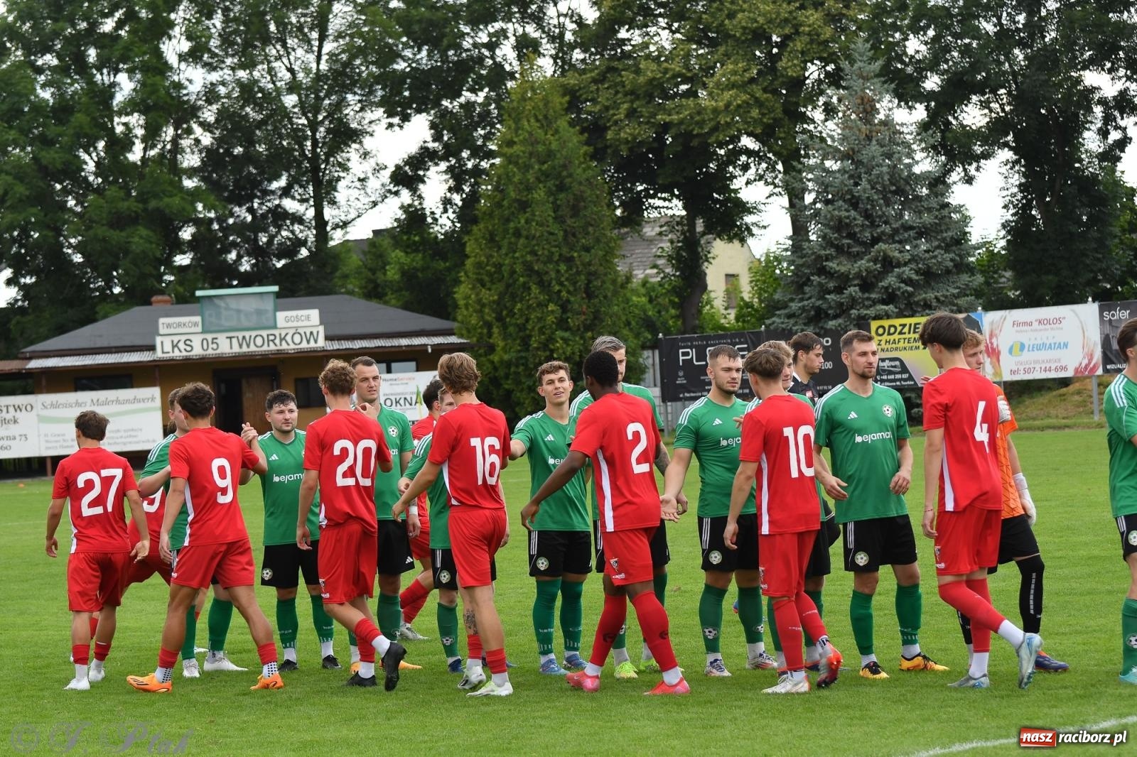Zdjęcie w galerii na portalu naszraciborz.pl: Tworków – nobilitacja i ukłon Górnika Zabrze. 120-lecie LKS z meczem, który przejdzie do historii wiadomości z regionu