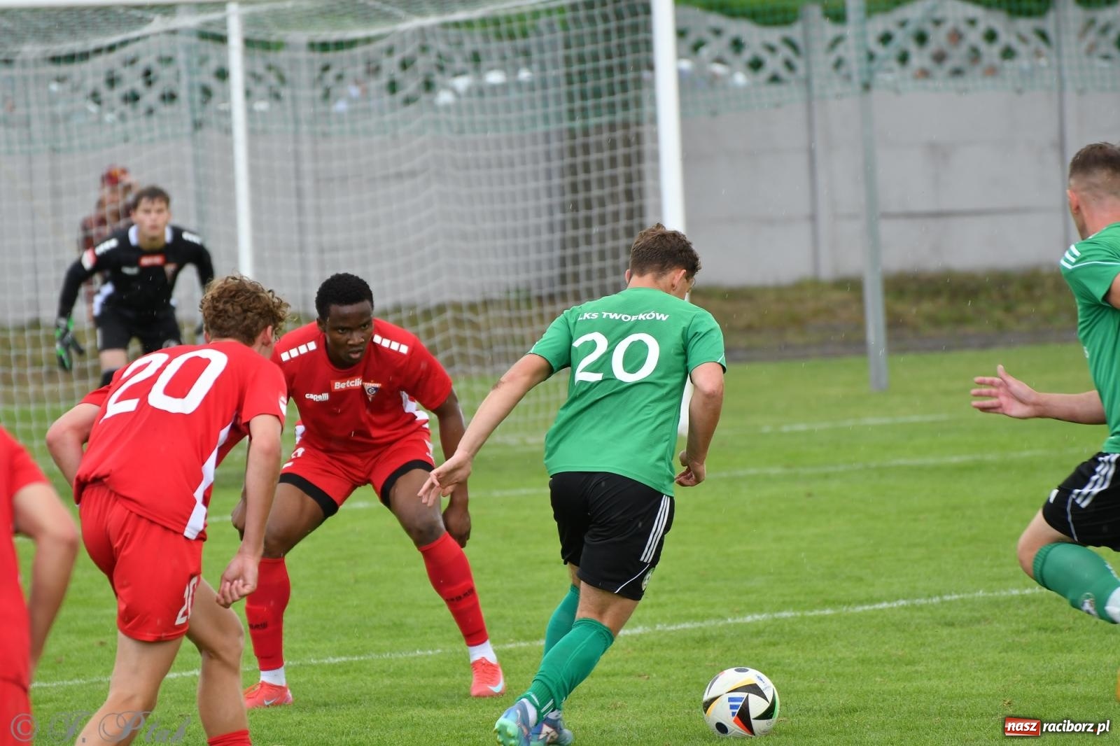 Zdjęcie w galerii na portalu naszraciborz.pl: Tworków – nobilitacja i ukłon Górnika Zabrze. 120-lecie LKS z meczem, który przejdzie do historii wiadomości z regionu