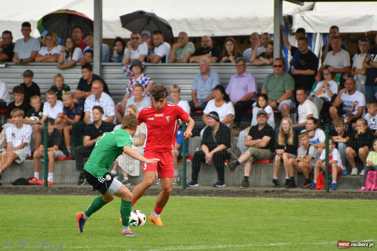 Zdjęcie w galerii na portalu naszraciborz.pl: Tworków – nobilitacja i ukłon Górnika Zabrze. 120-lecie LKS z meczem, który przejdzie do historii wiadomości z regionu