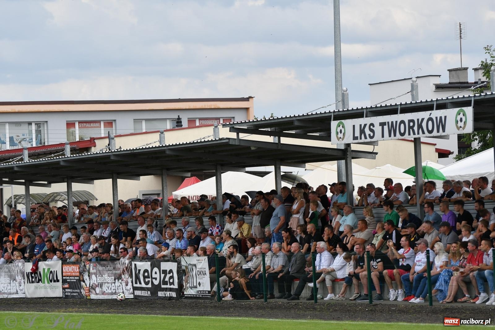 Zdjęcie w galerii na portalu naszraciborz.pl: Tworków – nobilitacja i ukłon Górnika Zabrze. 120-lecie LKS z meczem, który przejdzie do historii wiadomości z regionu