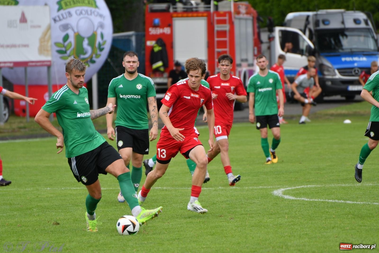 Zdjęcie w galerii na portalu naszraciborz.pl: Tworków – nobilitacja i ukłon Górnika Zabrze. 120-lecie LKS z meczem, który przejdzie do historii wiadomości z regionu