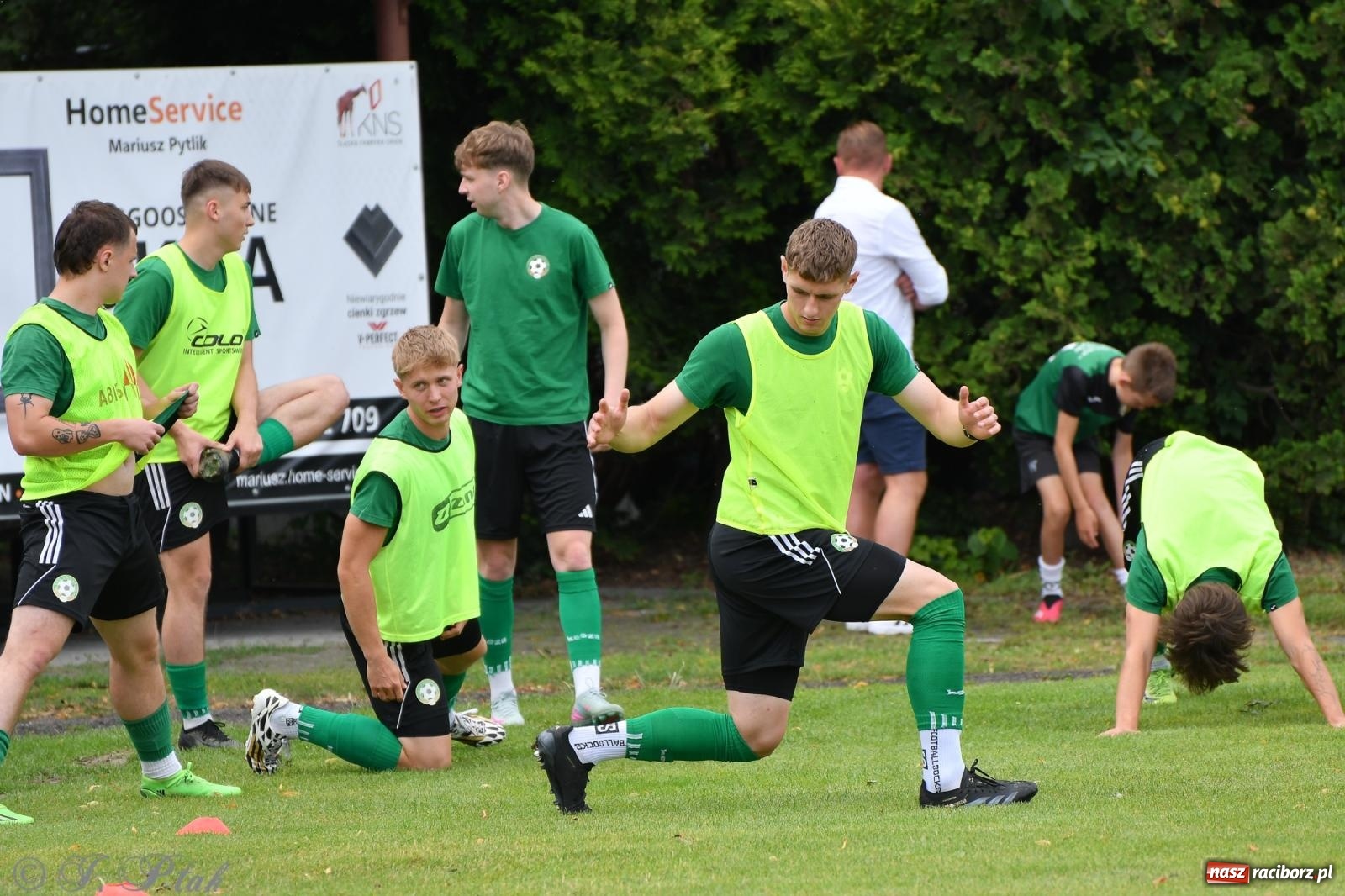 Zdjęcie w galerii na portalu naszraciborz.pl: Tworków – nobilitacja i ukłon Górnika Zabrze. 120-lecie LKS z meczem, który przejdzie do historii wiadomości z regionu