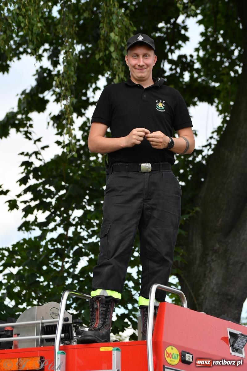 Zdjęcie w galerii na portalu naszraciborz.pl: Tworków – nobilitacja i ukłon Górnika Zabrze. 120-lecie LKS z meczem, który przejdzie do historii wiadomości z regionu