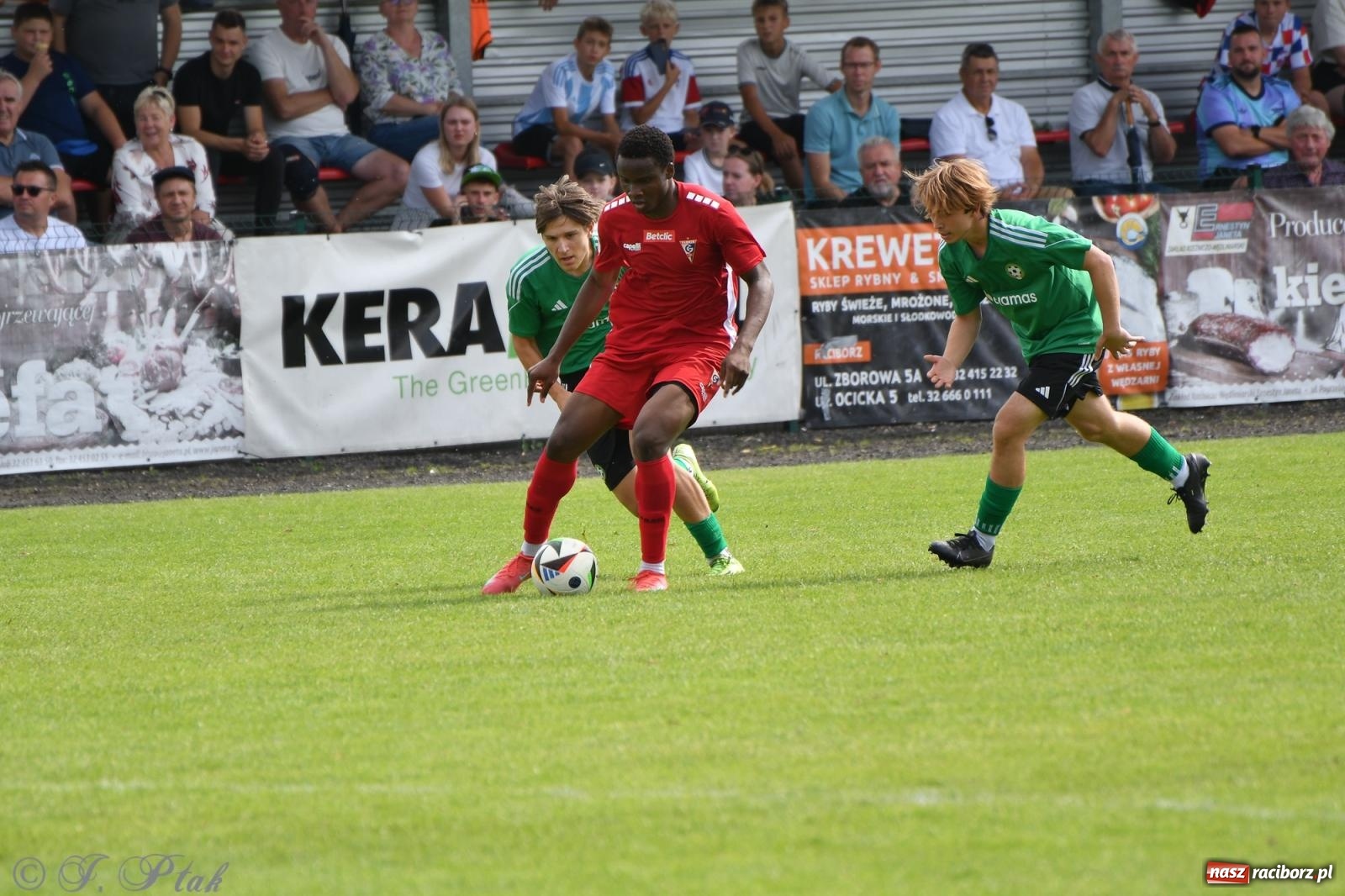 Zdjęcie w galerii na portalu naszraciborz.pl: Tworków – nobilitacja i ukłon Górnika Zabrze. 120-lecie LKS z meczem, który przejdzie do historii wiadomości z regionu