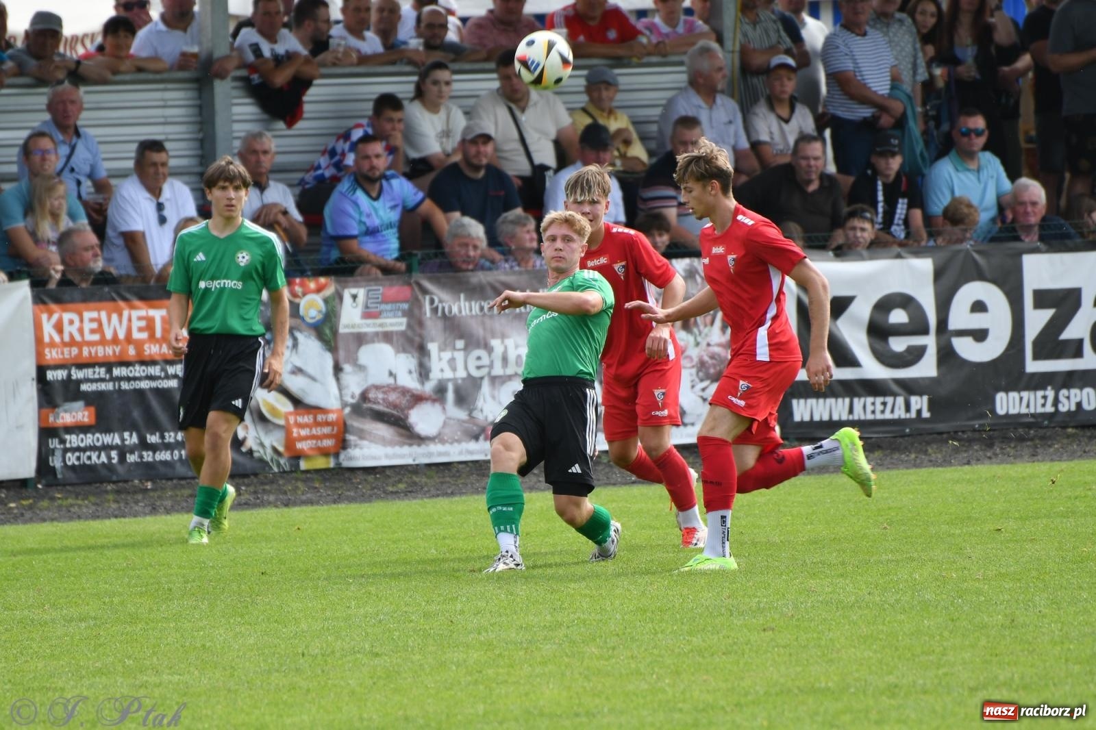 Zdjęcie w galerii na portalu naszraciborz.pl: Tworków – nobilitacja i ukłon Górnika Zabrze. 120-lecie LKS z meczem, który przejdzie do historii wiadomości z regionu