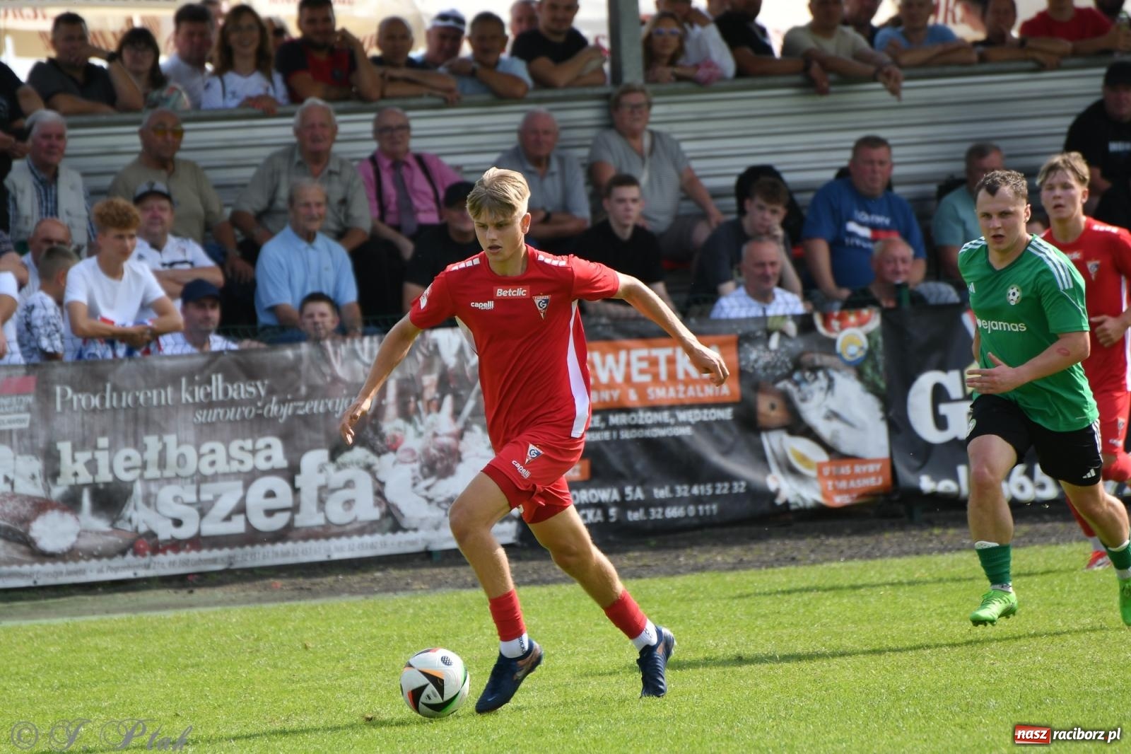 Zdjęcie w galerii na portalu naszraciborz.pl: Tworków – nobilitacja i ukłon Górnika Zabrze. 120-lecie LKS z meczem, który przejdzie do historii wiadomości z regionu