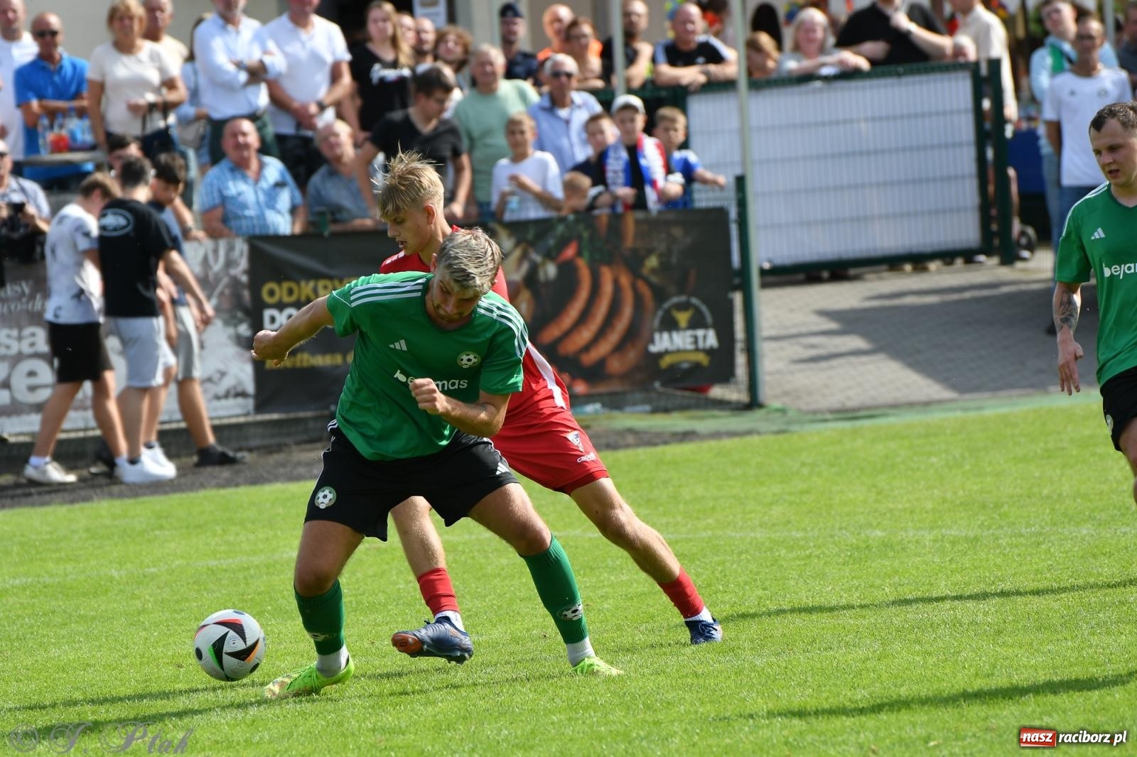 Zdjęcie w galerii na portalu naszraciborz.pl: Tworków – nobilitacja i ukłon Górnika Zabrze. 120-lecie LKS z meczem, który przejdzie do historii wiadomości z regionu