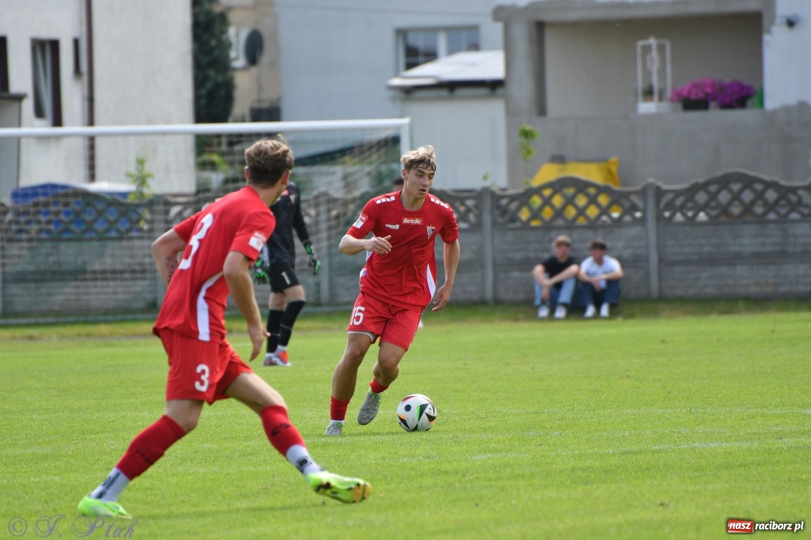 Zdjęcie w galerii na portalu naszraciborz.pl: Tworków – nobilitacja i ukłon Górnika Zabrze. 120-lecie LKS z meczem, który przejdzie do historii wiadomości z regionu