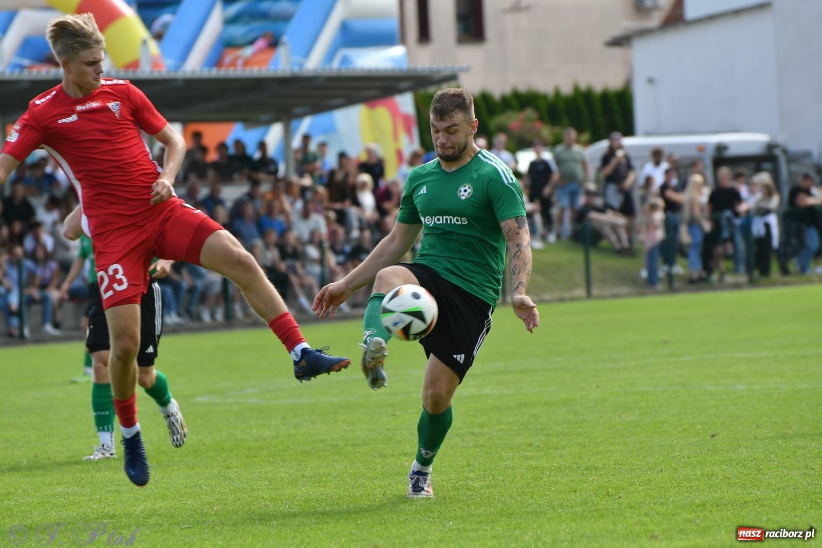 Zdjęcie w galerii na portalu naszraciborz.pl: Tworków – nobilitacja i ukłon Górnika Zabrze. 120-lecie LKS z meczem, który przejdzie do historii wiadomości z regionu