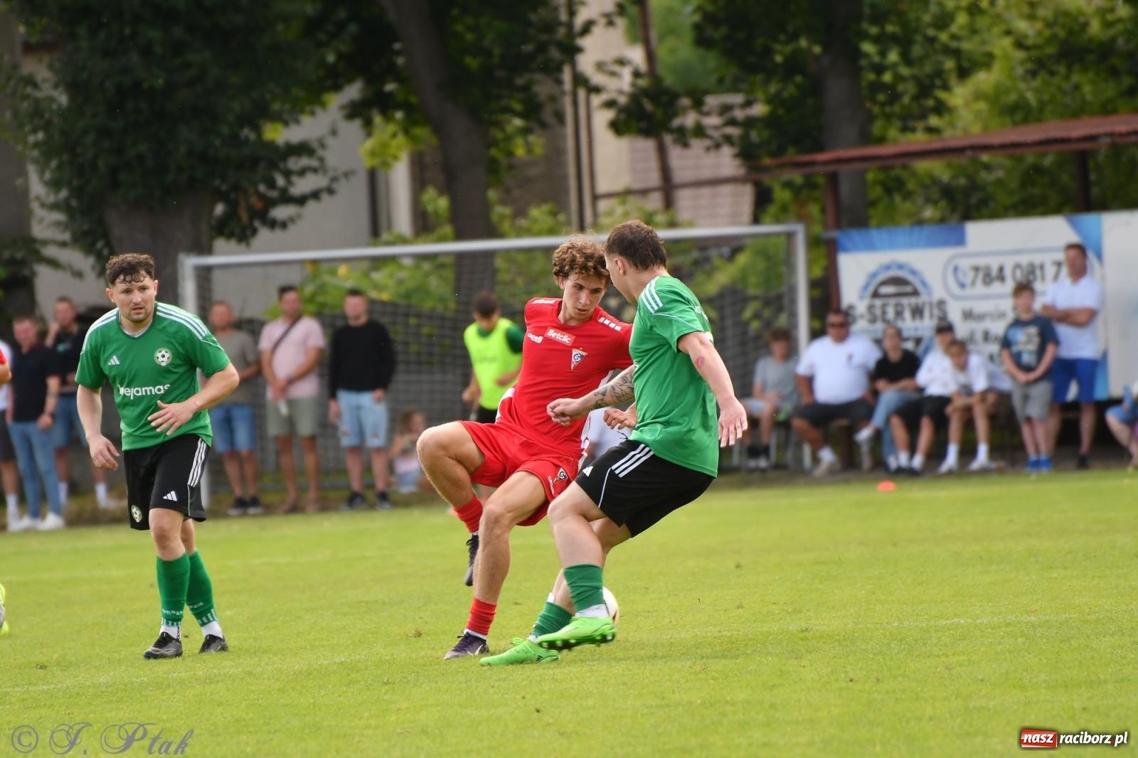 Zdjęcie w galerii na portalu naszraciborz.pl: Tworków – nobilitacja i ukłon Górnika Zabrze. 120-lecie LKS z meczem, który przejdzie do historii wiadomości z regionu