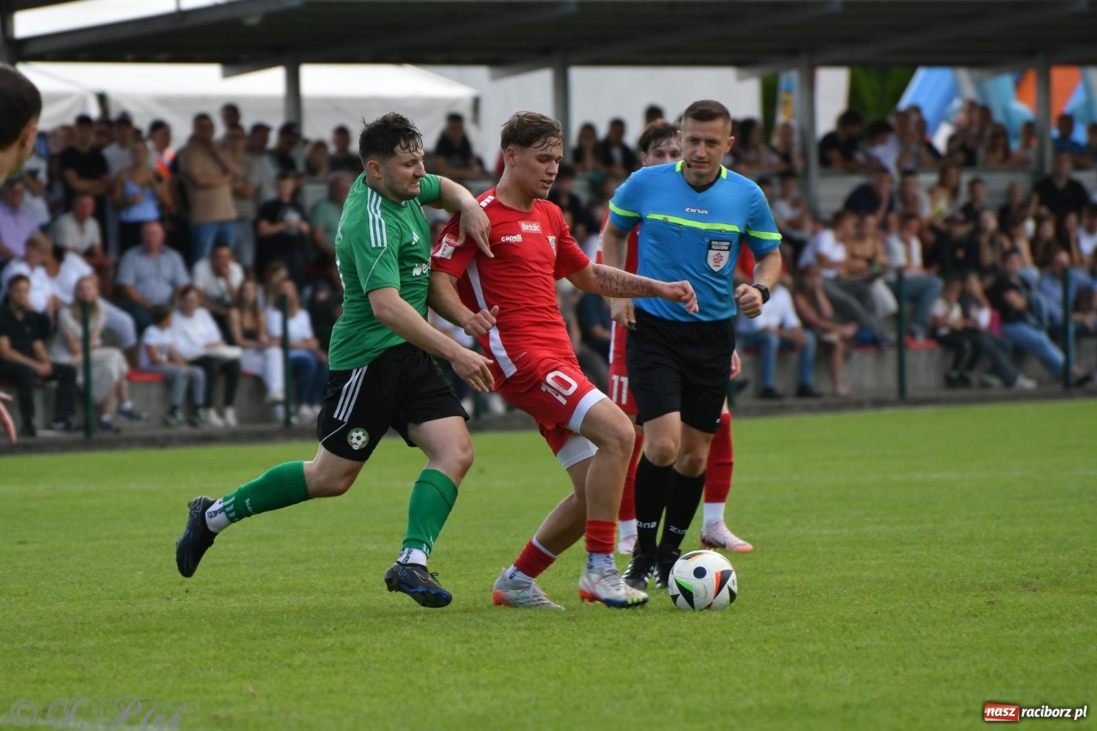 Zdjęcie w galerii na portalu naszraciborz.pl: Tworków – nobilitacja i ukłon Górnika Zabrze. 120-lecie LKS z meczem, który przejdzie do historii wiadomości z regionu