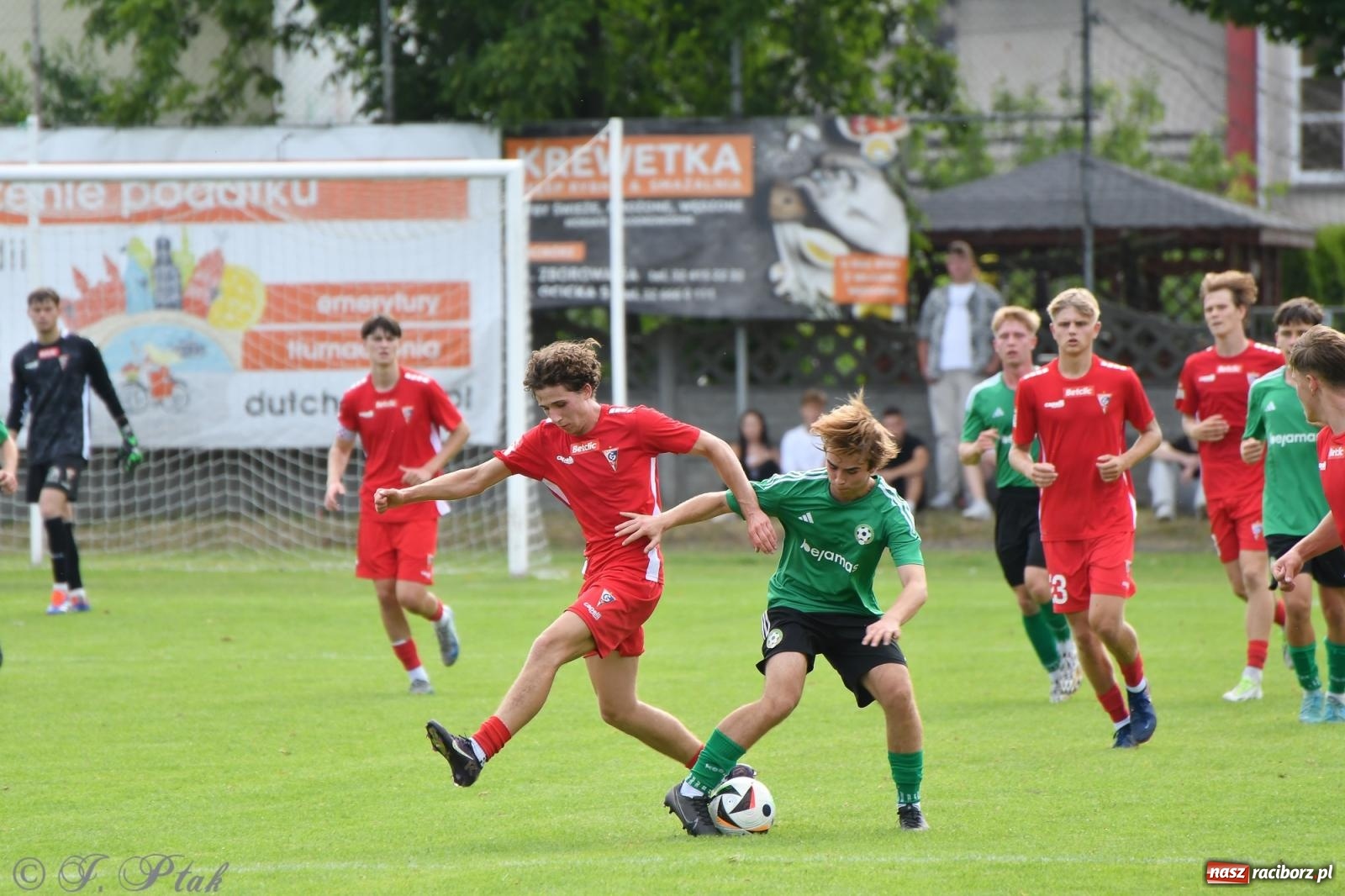 Zdjęcie w galerii na portalu naszraciborz.pl: Tworków – nobilitacja i ukłon Górnika Zabrze. 120-lecie LKS z meczem, który przejdzie do historii wiadomości z regionu